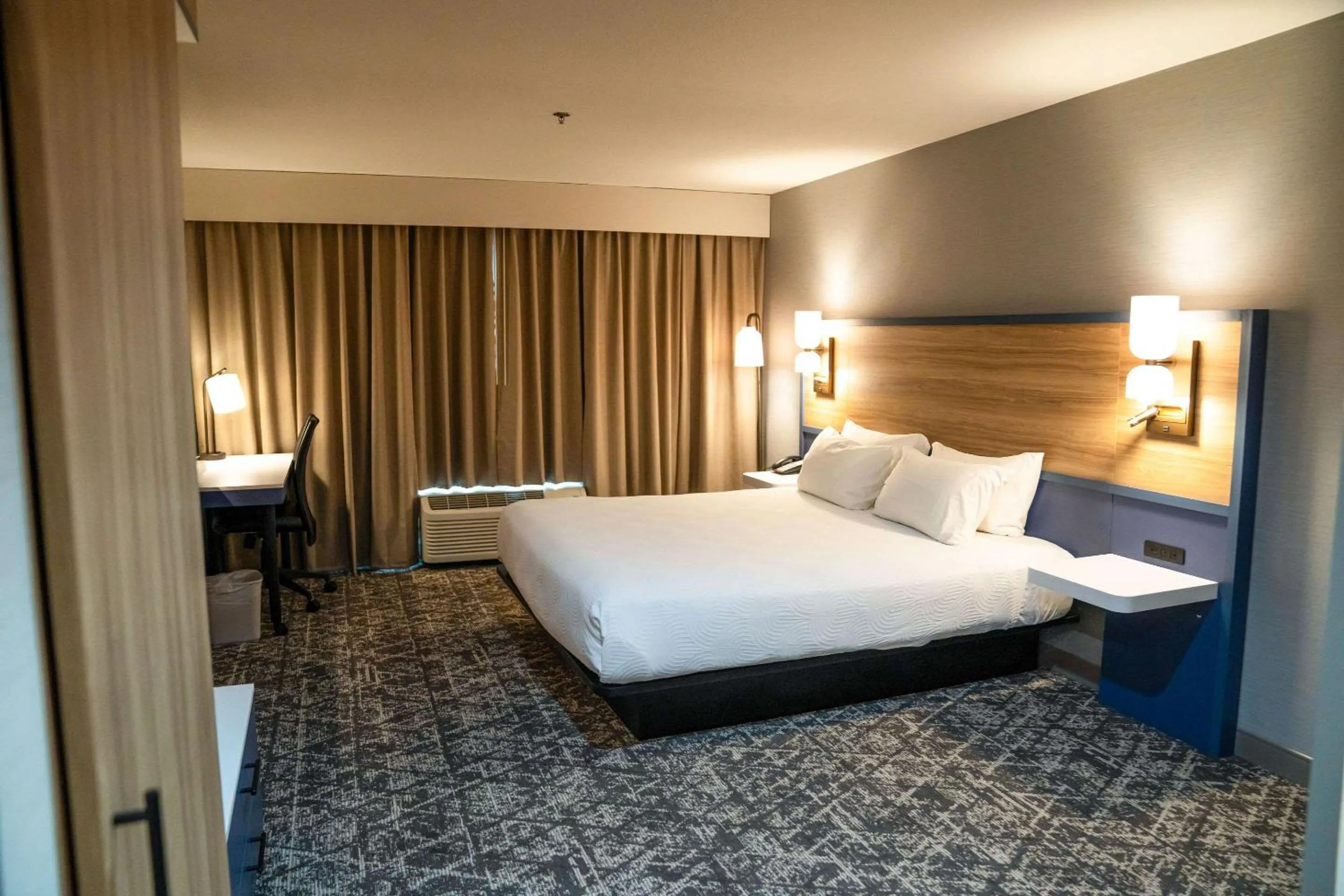 Bedroom, Bed in Fairfield Inn & Suites Modesto