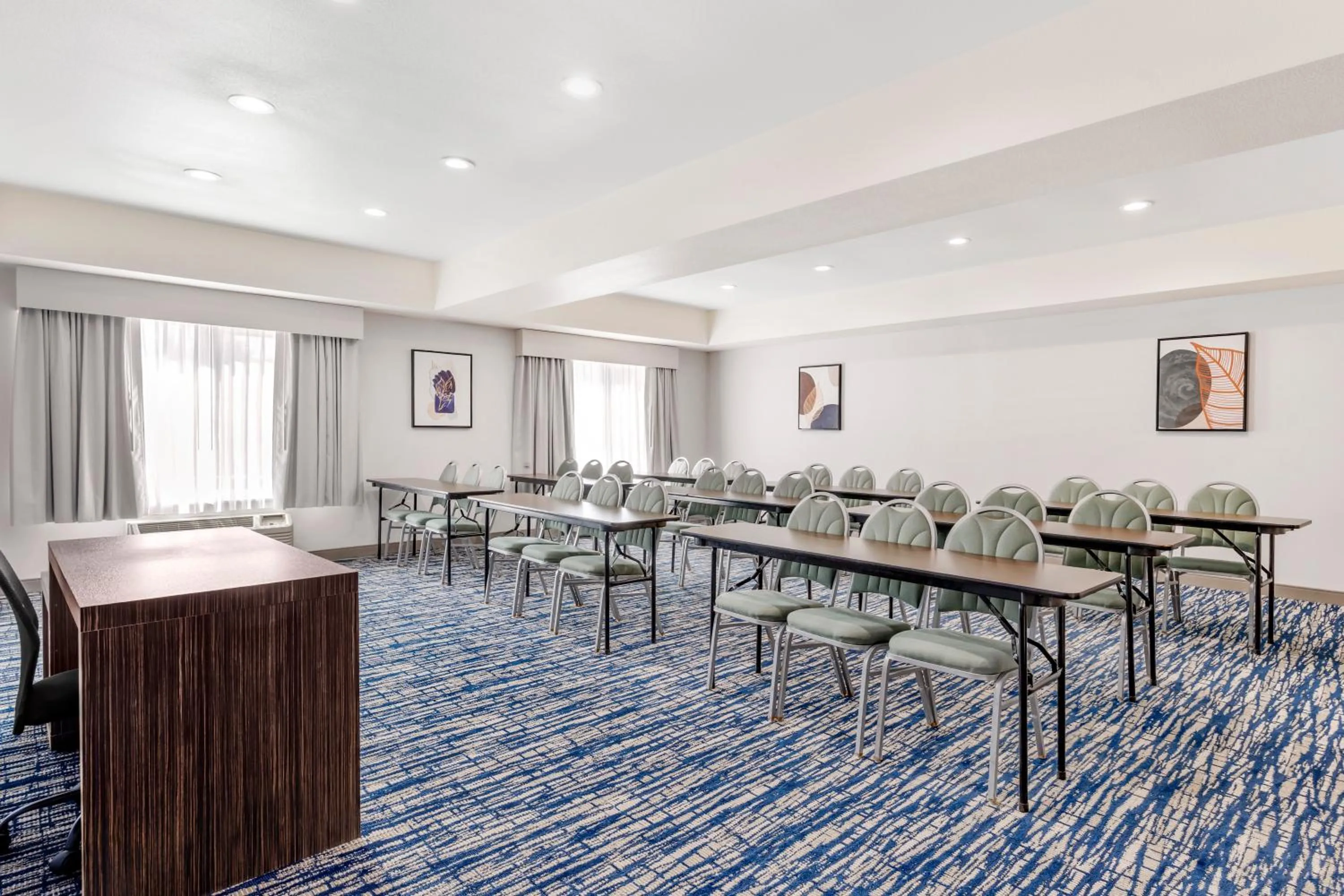 Meeting/conference room in Country Inn & Suites by Radisson, Modesto-Salida