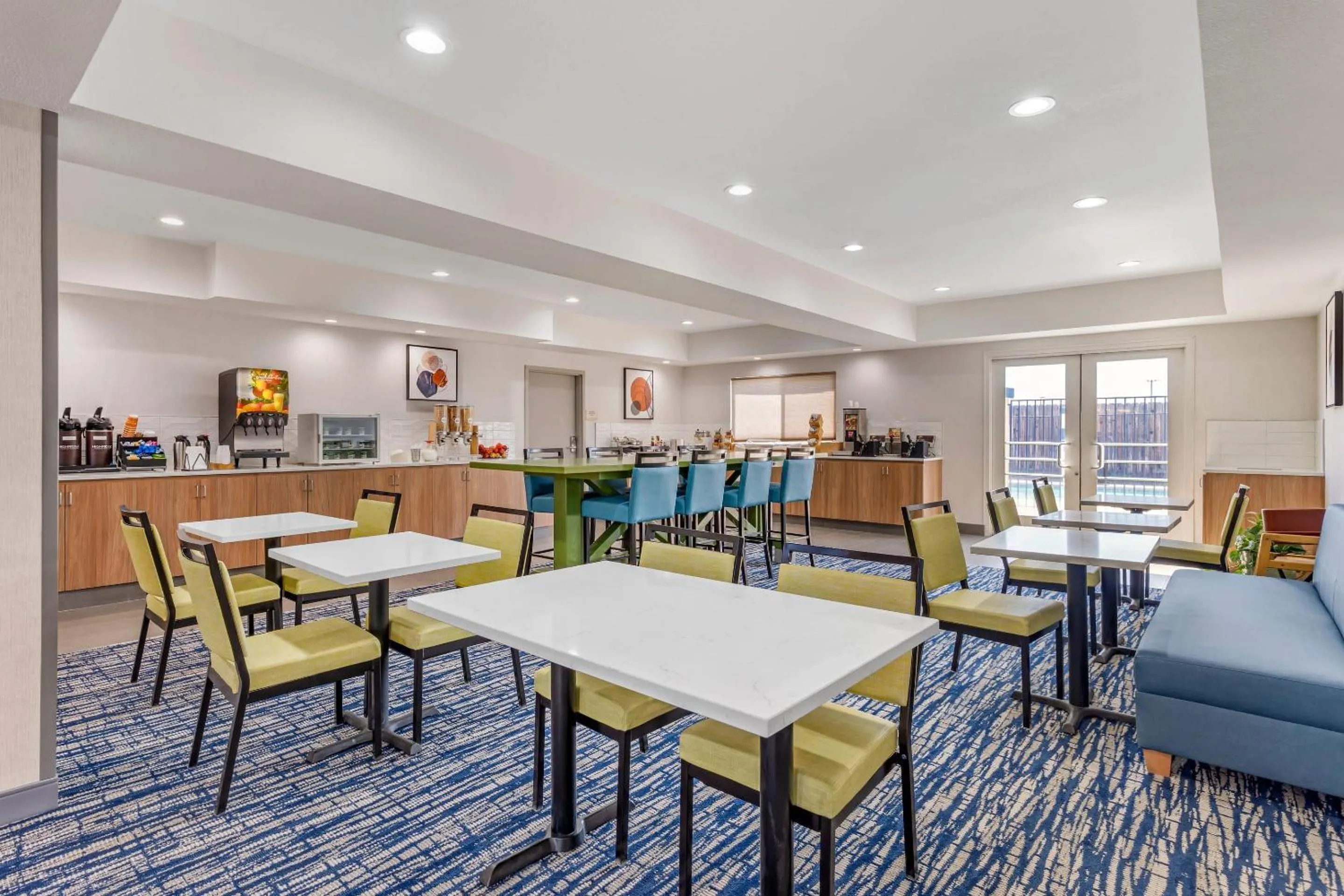 Breakfast in Country Inn & Suites by Radisson, Modesto-Salida