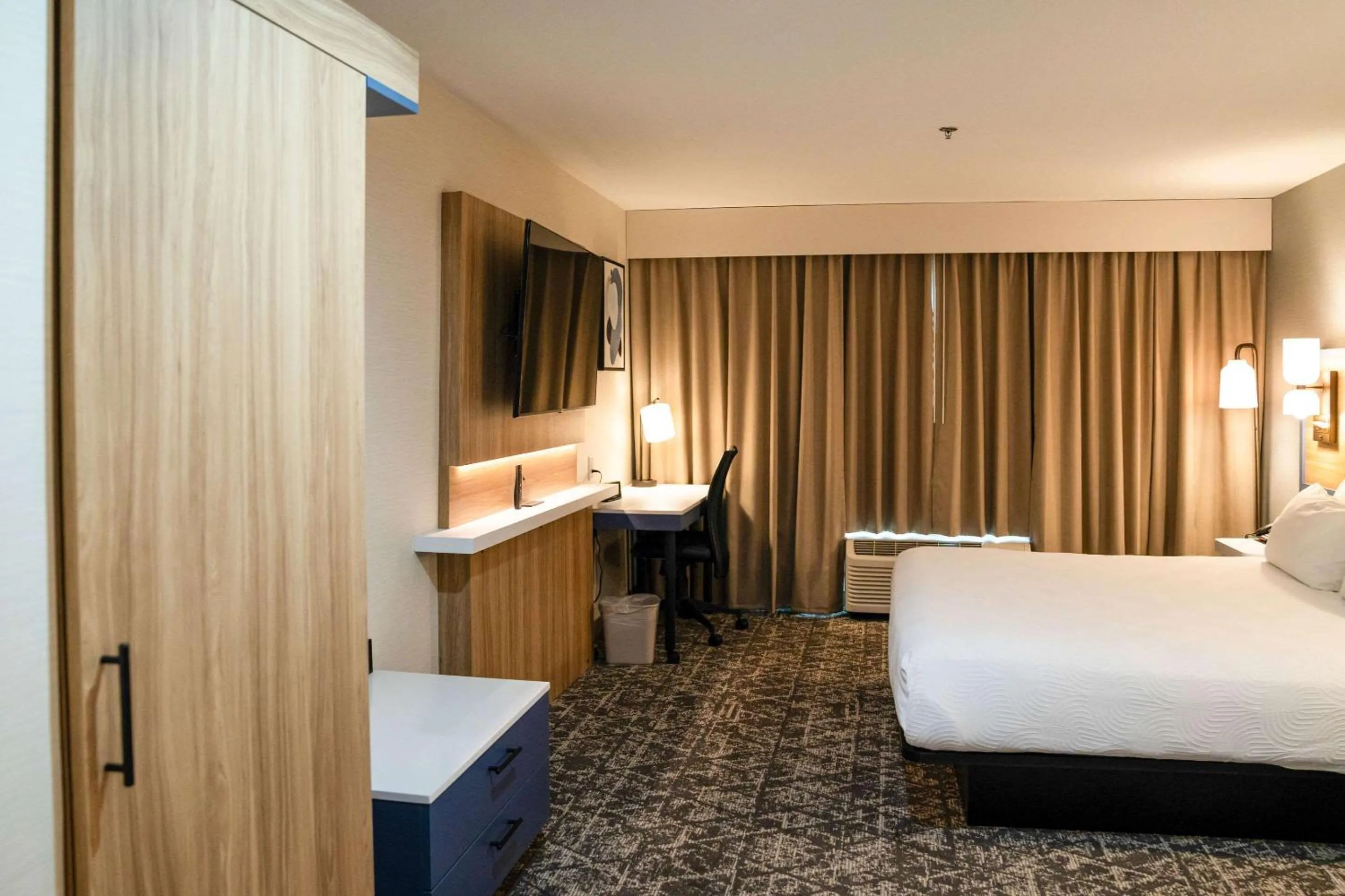 Bedroom, Bed in Fairfield Inn & Suites Modesto