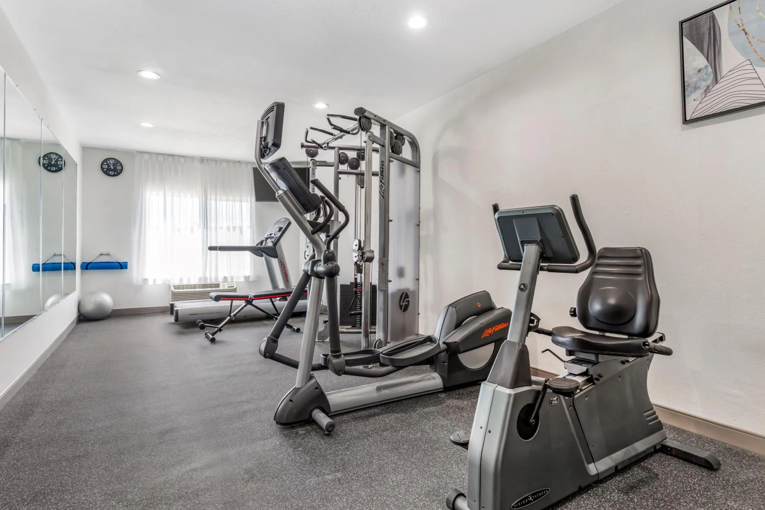 Fitness centre/facilities in Country Inn & Suites by Radisson, Modesto-Salida