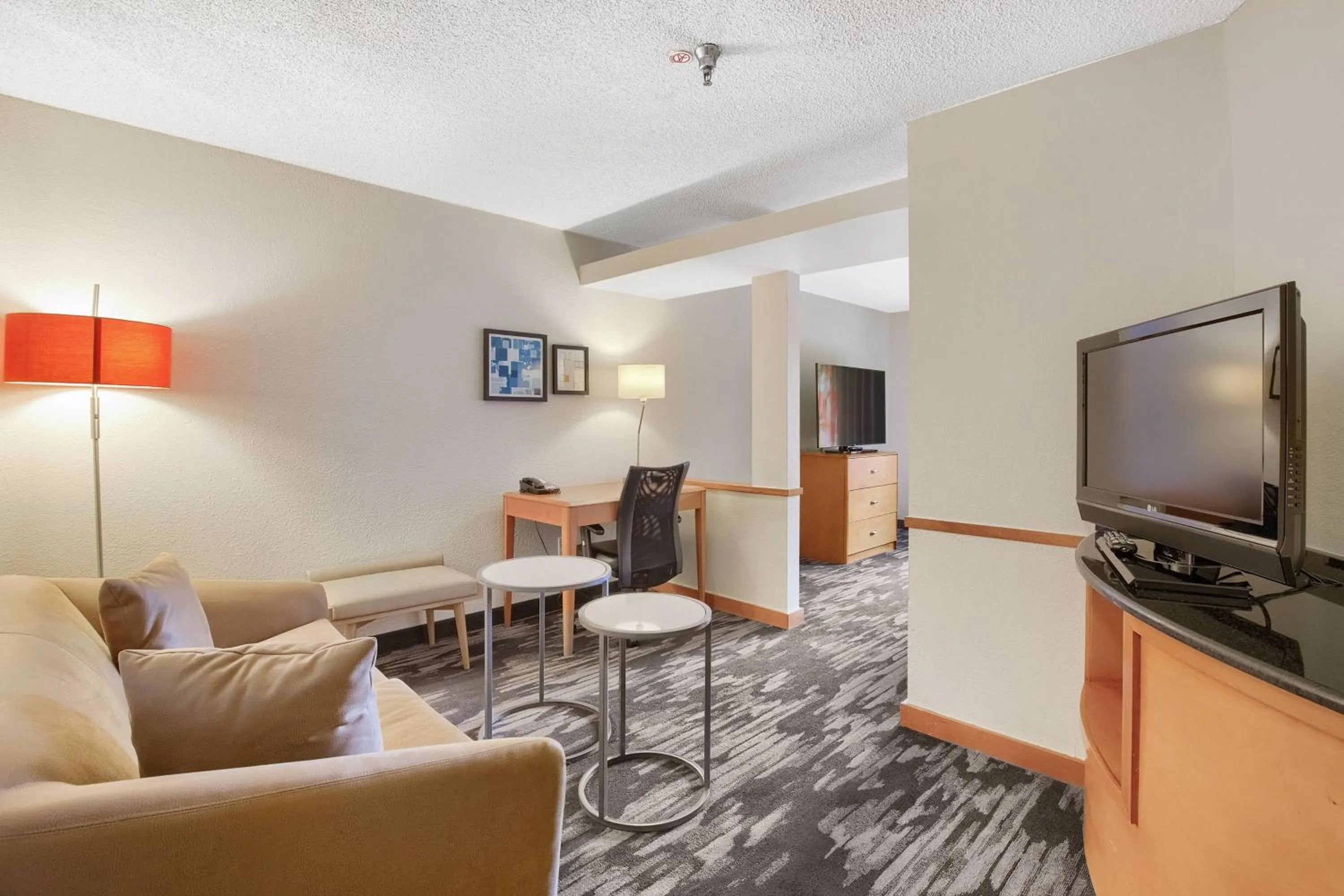 Photo of the whole room in Fairfield Inn and Suites Mobile