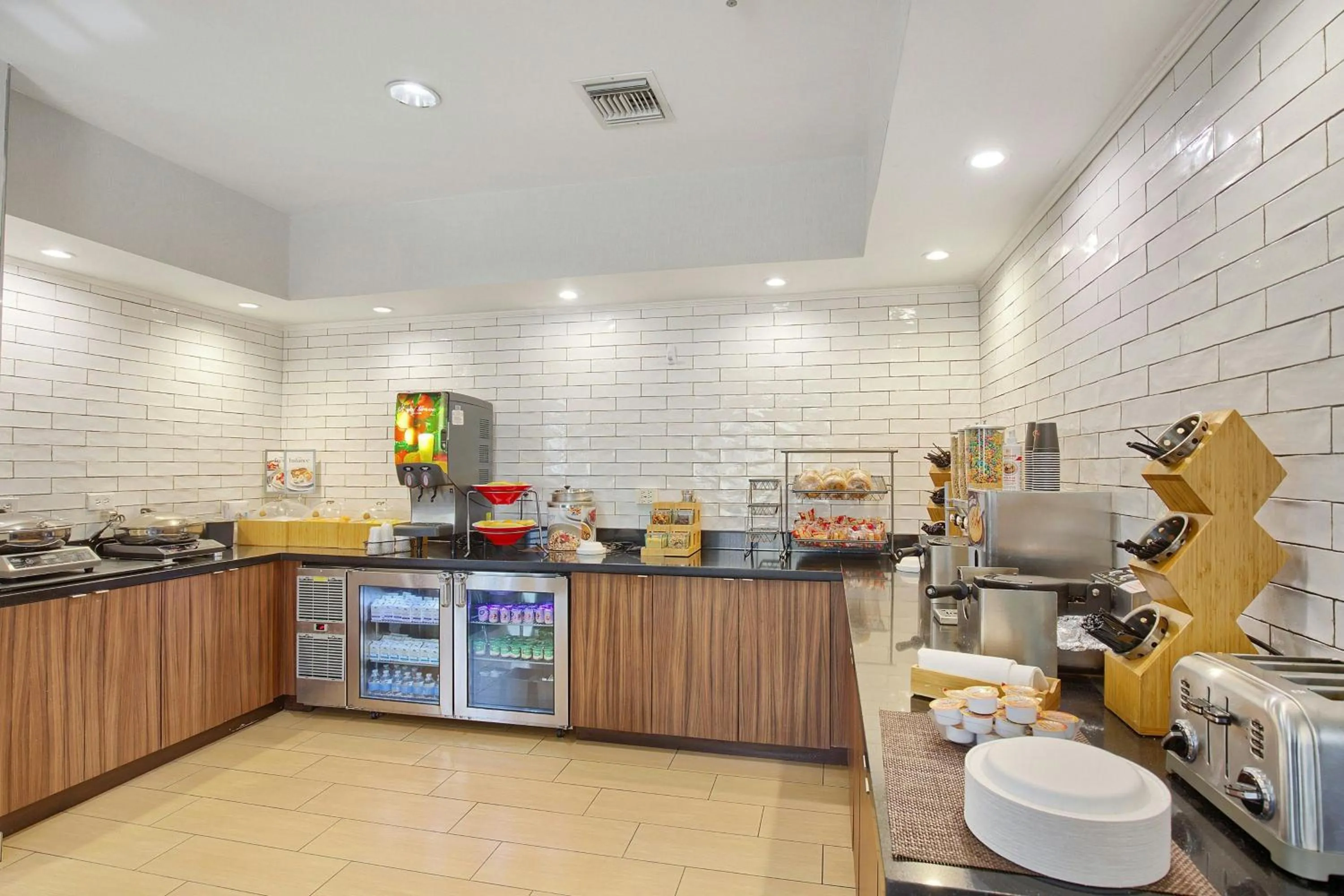 Restaurant/places to eat in Fairfield Inn and Suites Mobile