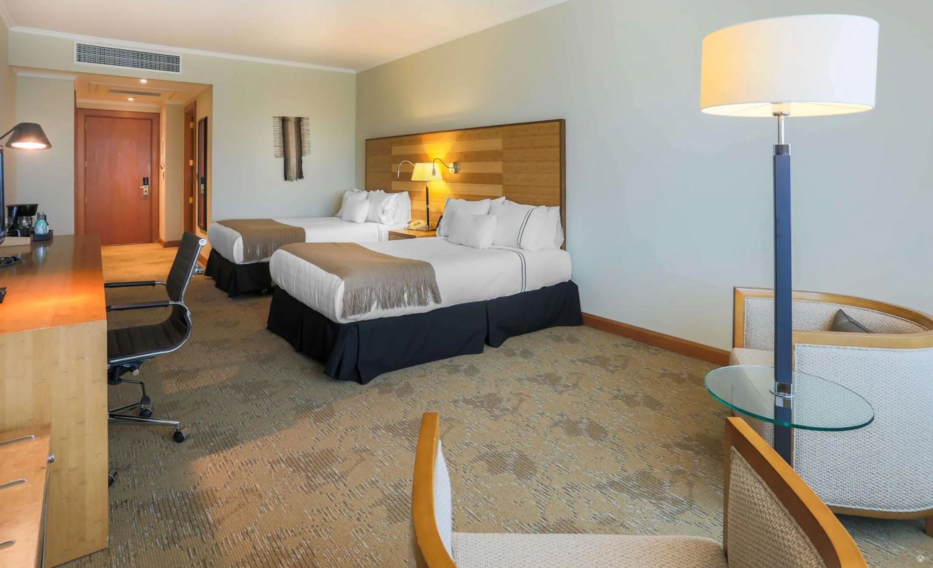 Photo of the whole room, Bed in Sonesta Hotel Osorno