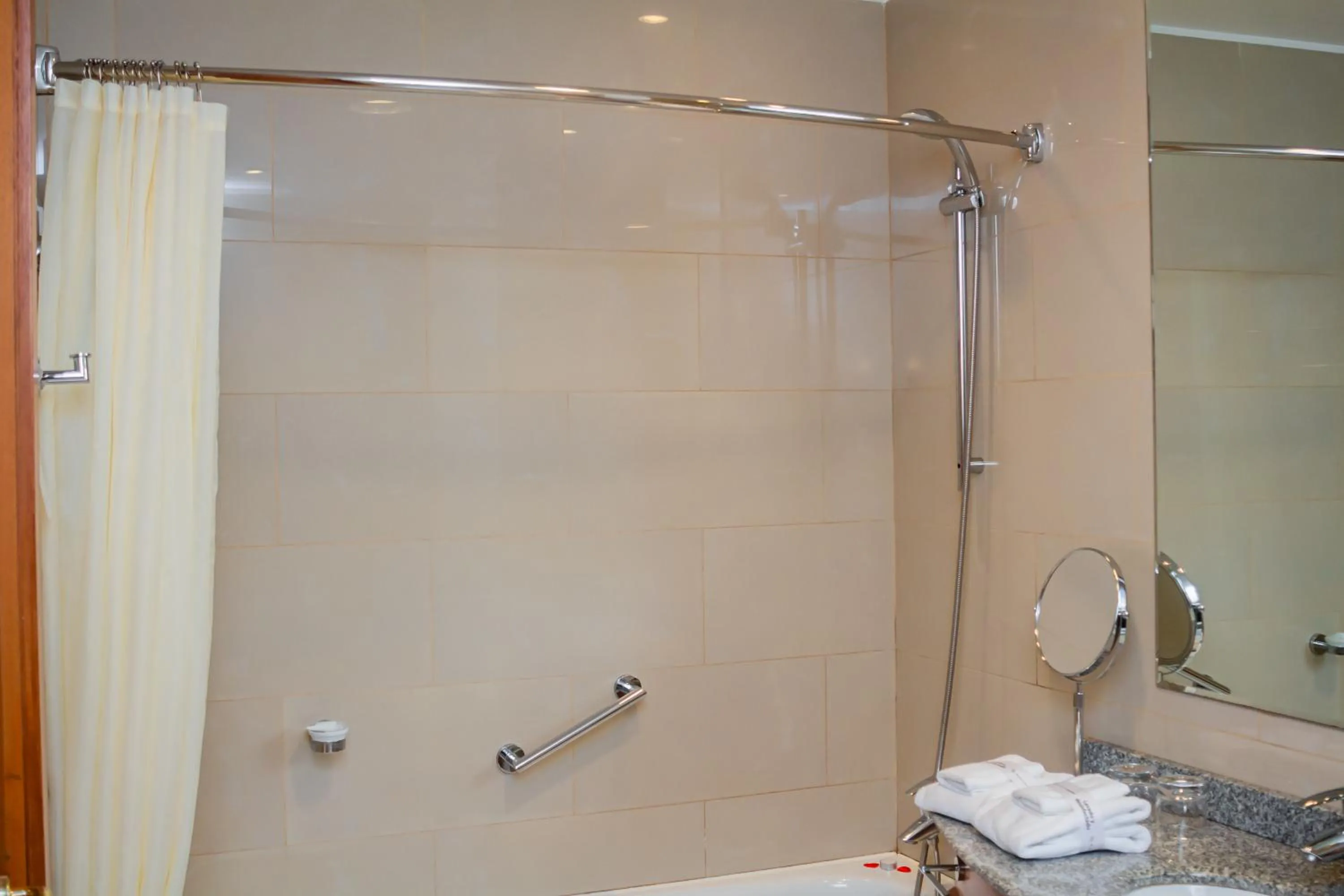 Shower in Sonesta Hotel Osorno