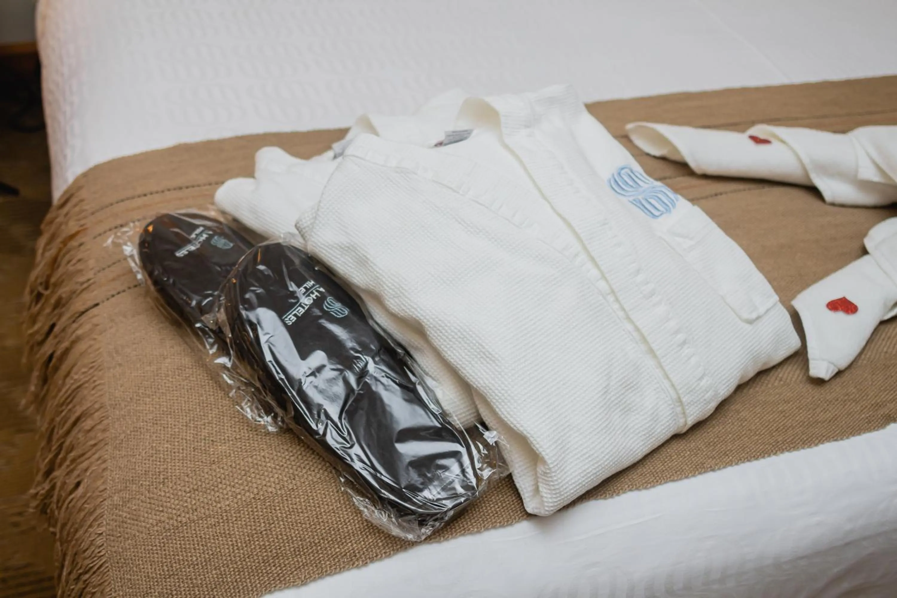 towels, Bed in Sonesta Hotel Osorno