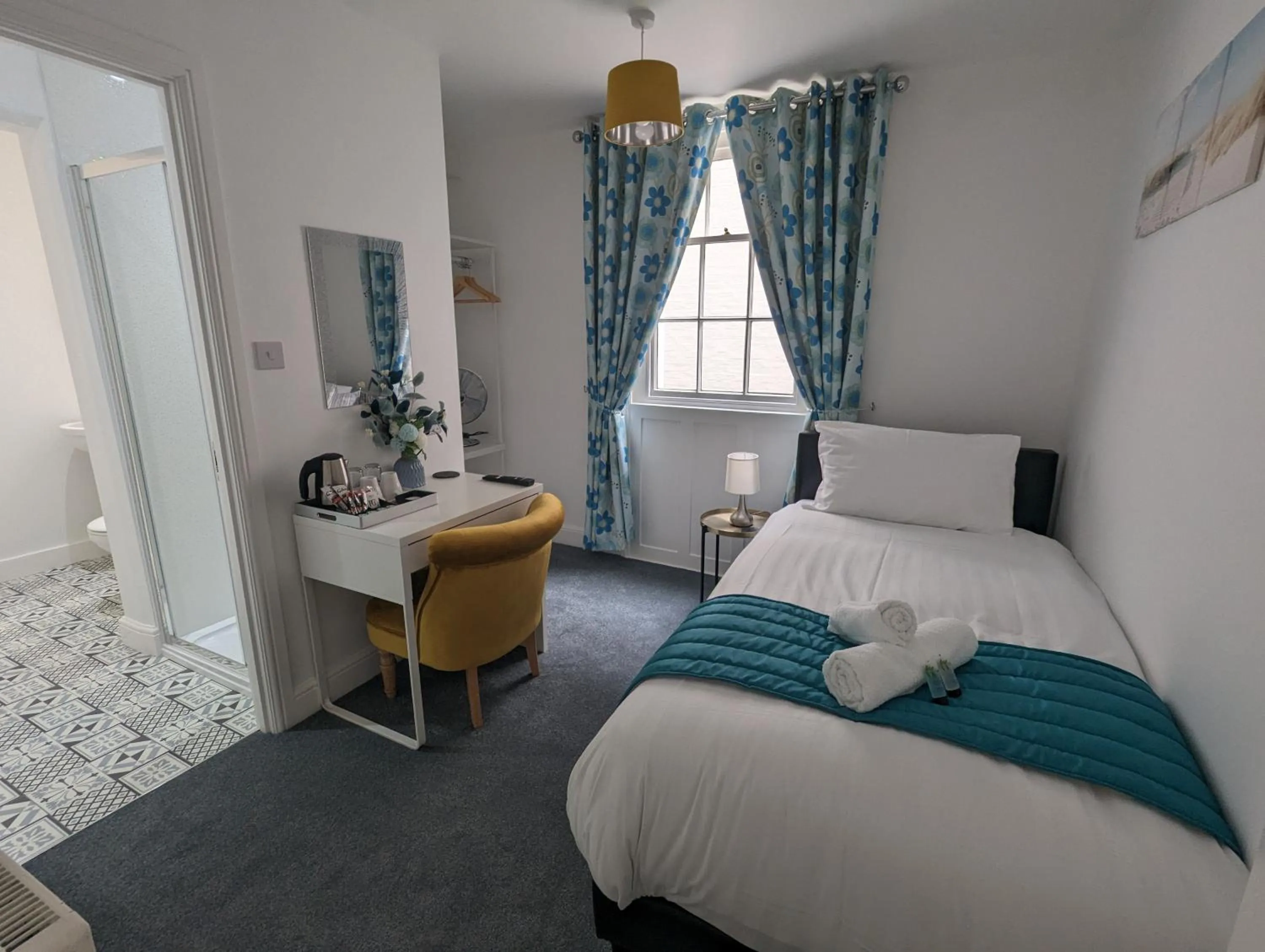 Bed in Acqua Beach Weymouth