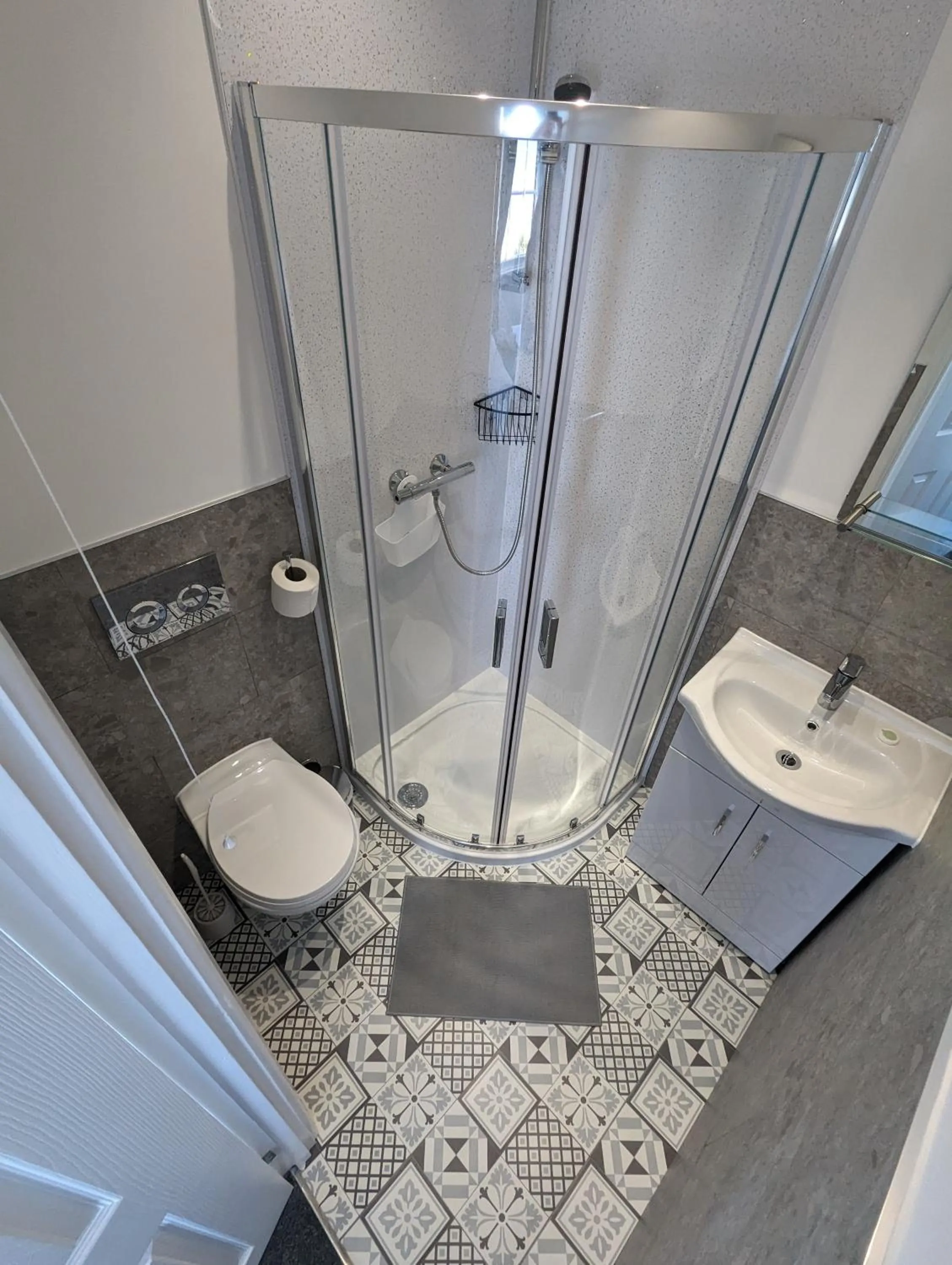 Shower in Acqua Beach Weymouth