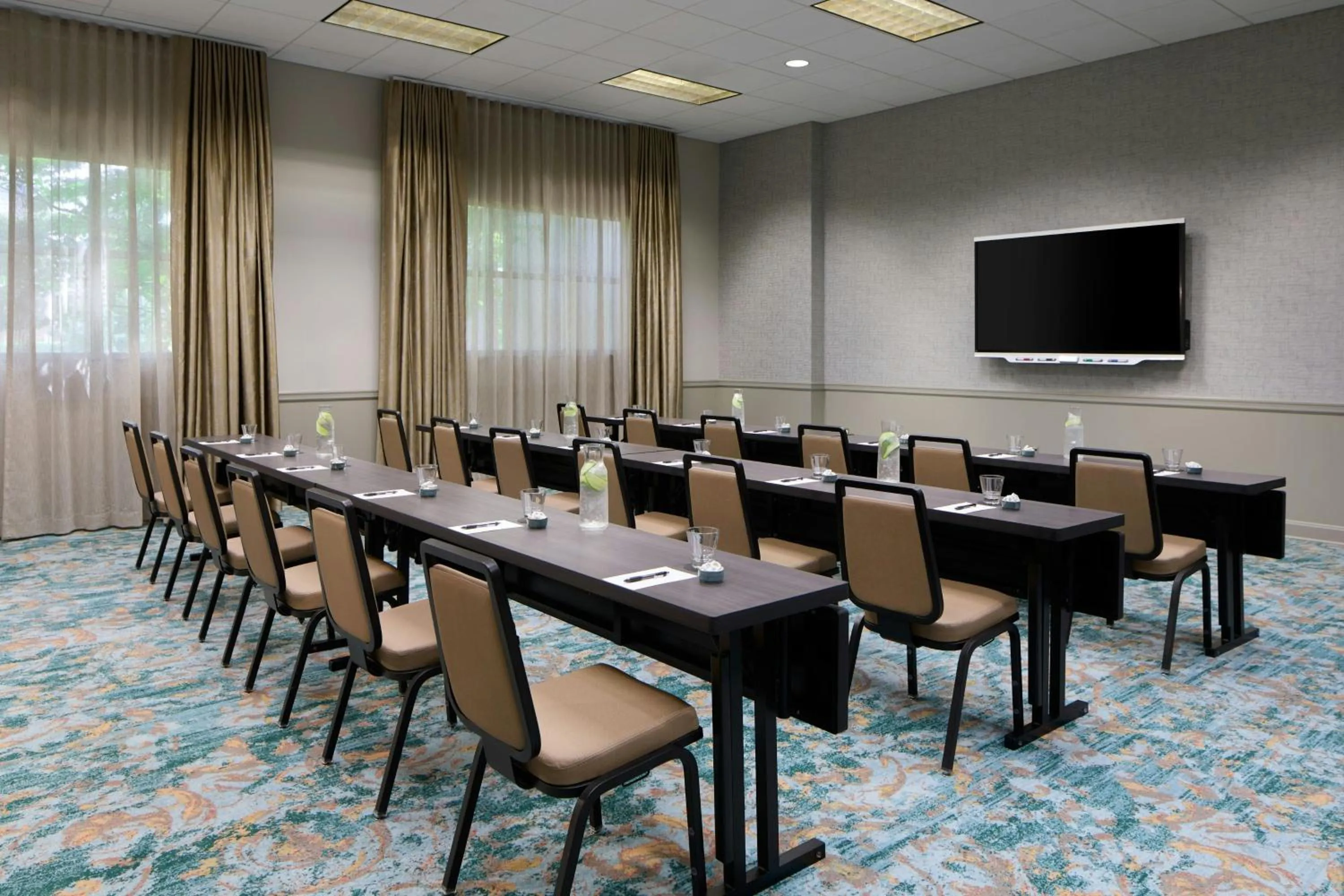Meeting/conference room in Renaissance Shoals Resort & Spa