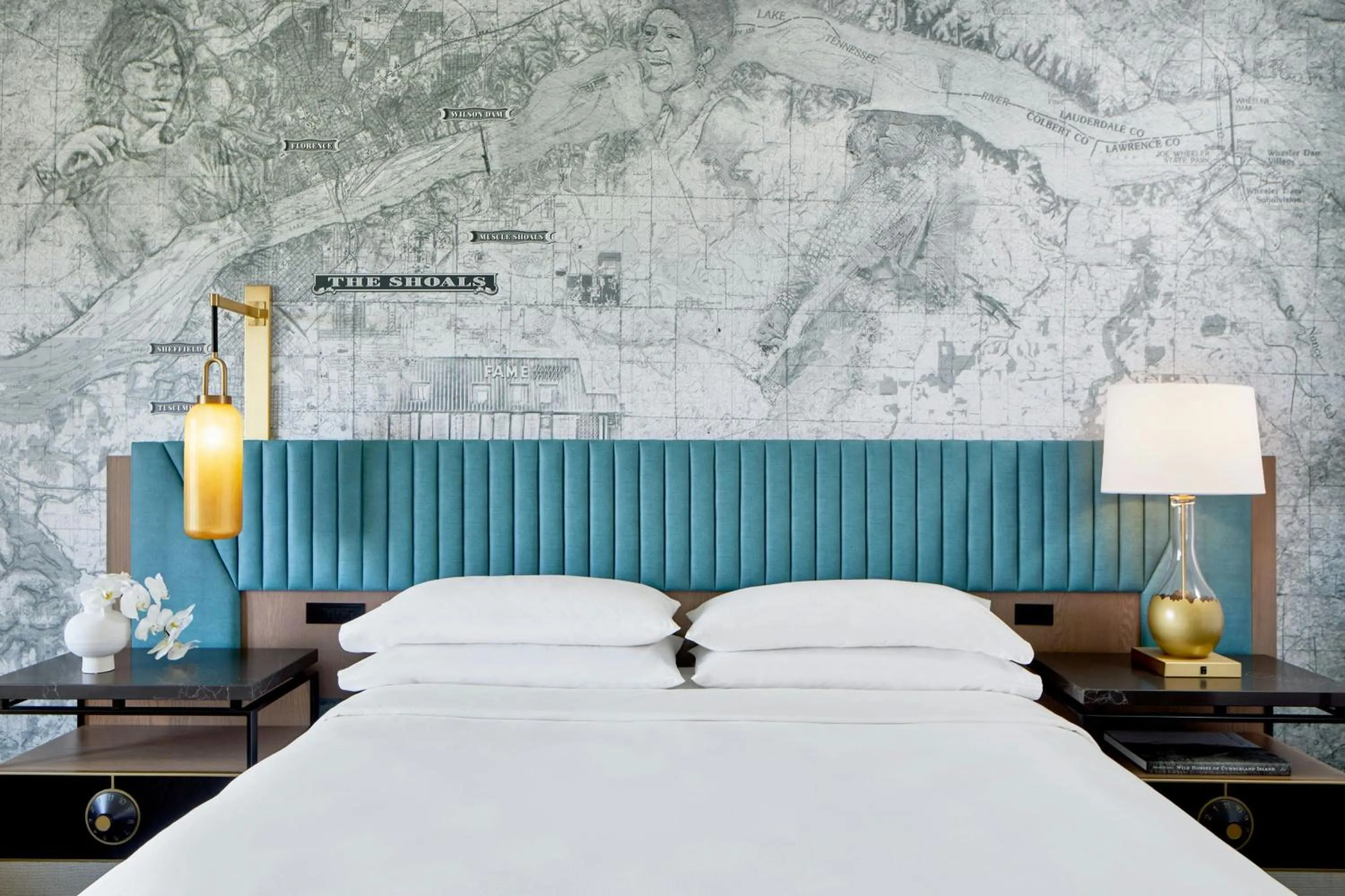 Photo of the whole room, Bed in Renaissance Shoals Resort & Spa