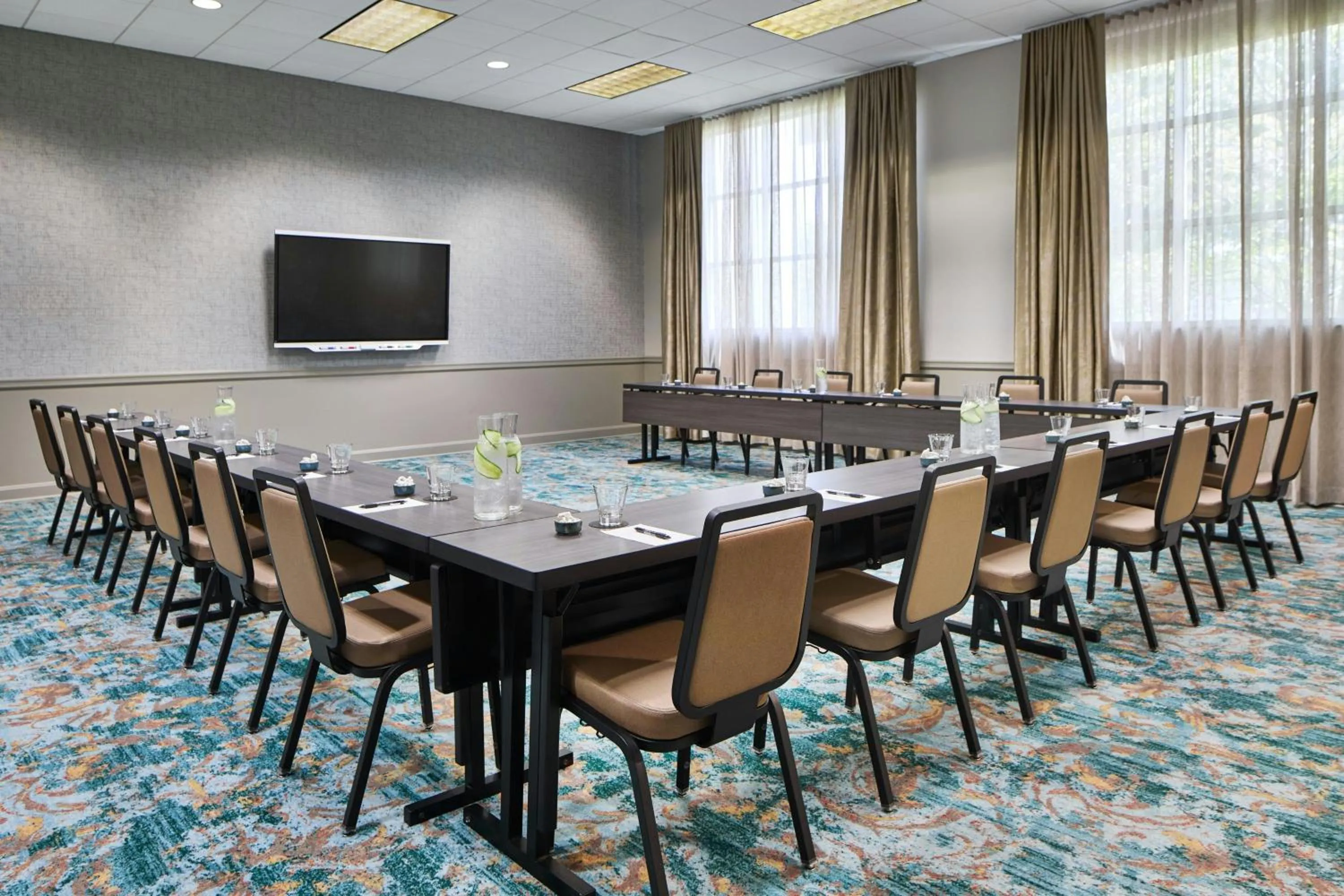 Meeting/conference room in Renaissance Shoals Resort & Spa
