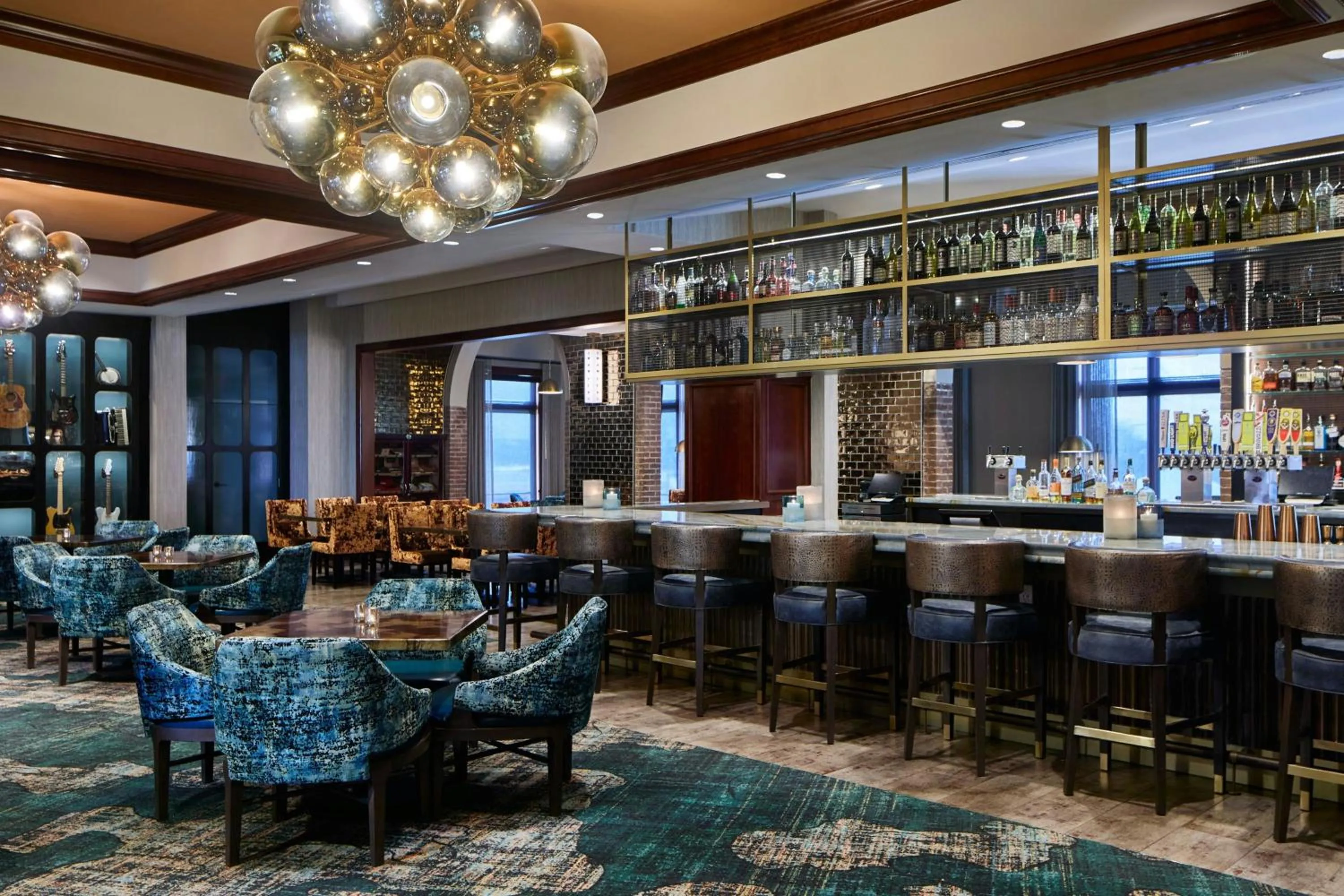 Lounge or bar in Renaissance Shoals Resort & Spa
