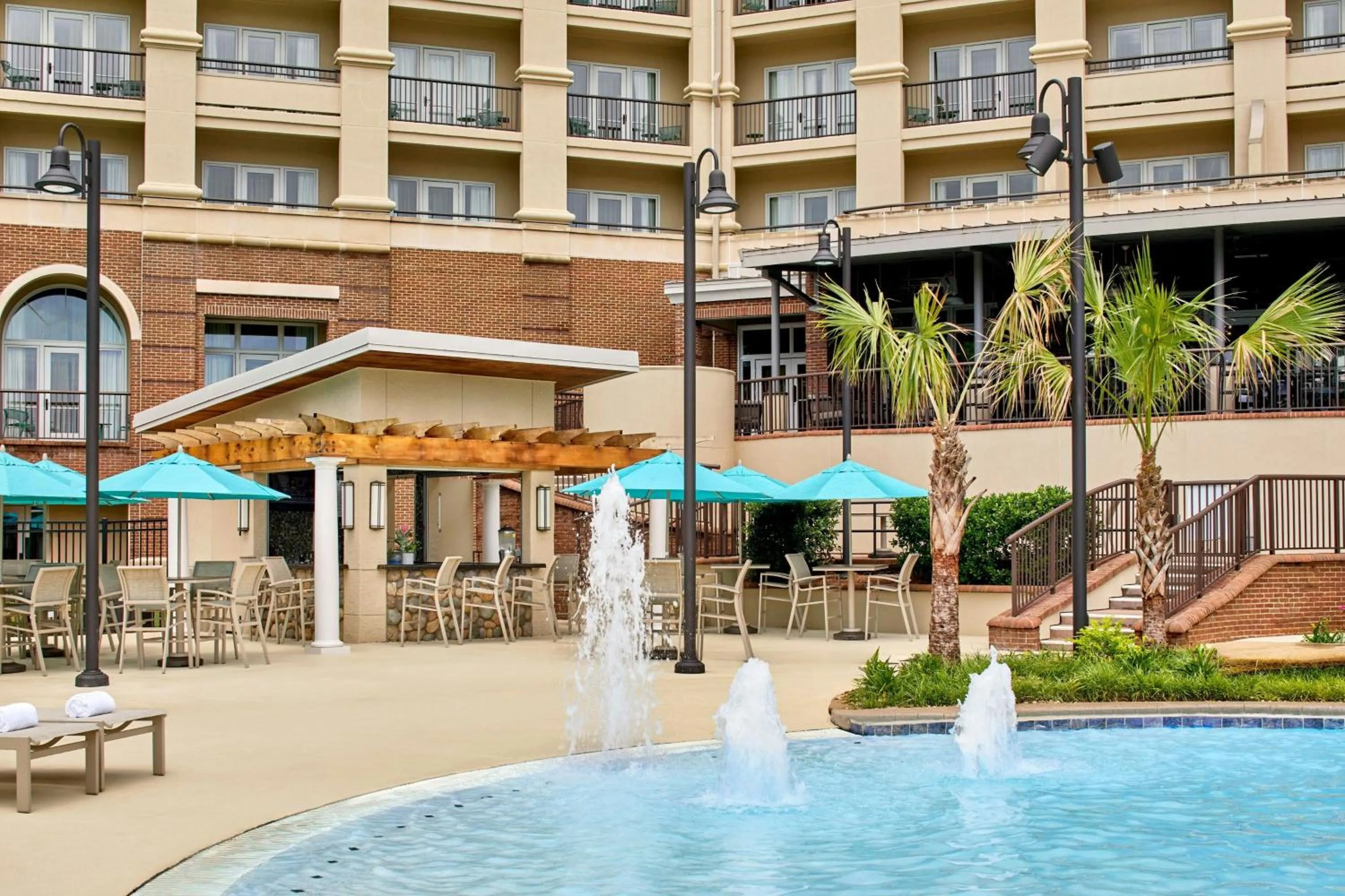 Swimming pool in Renaissance Shoals Resort & Spa