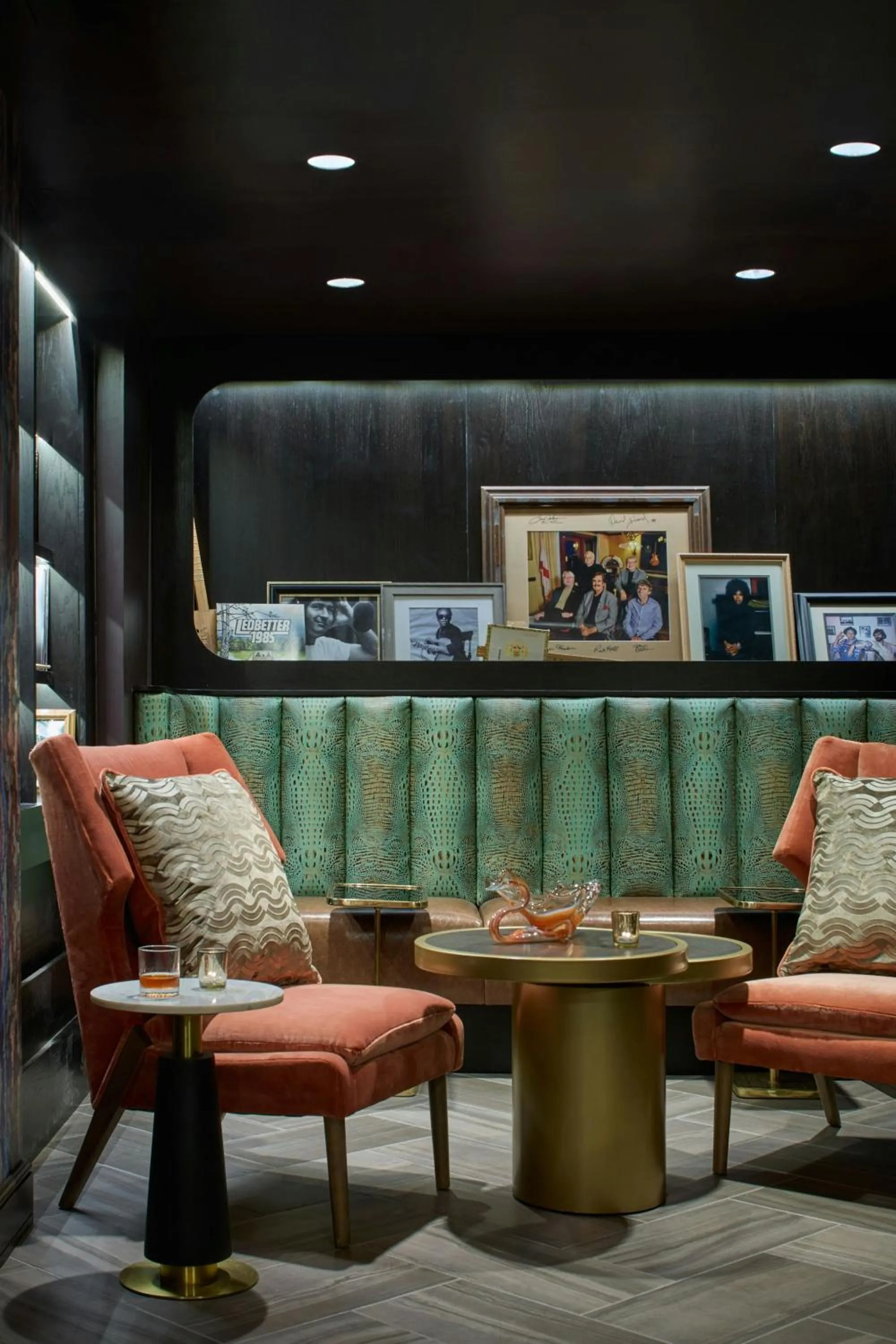 Restaurant/places to eat in Renaissance Shoals Resort & Spa