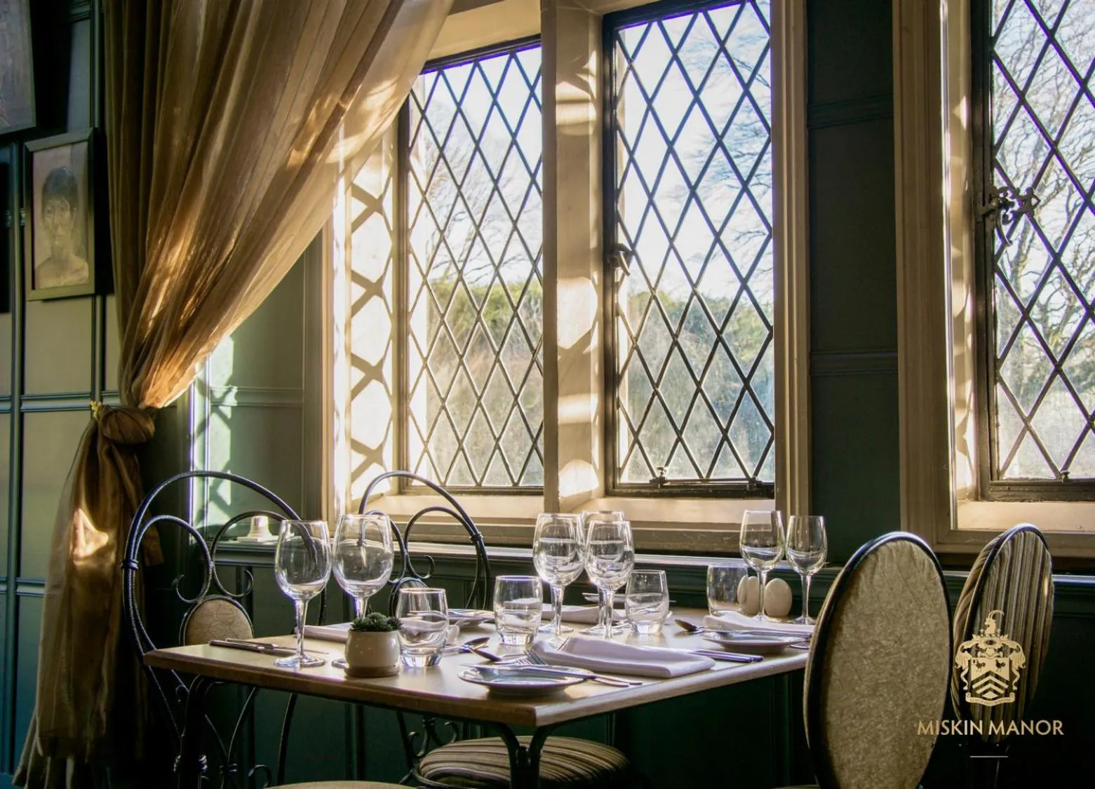 Restaurant/places to eat in Miskin Manor Hotel