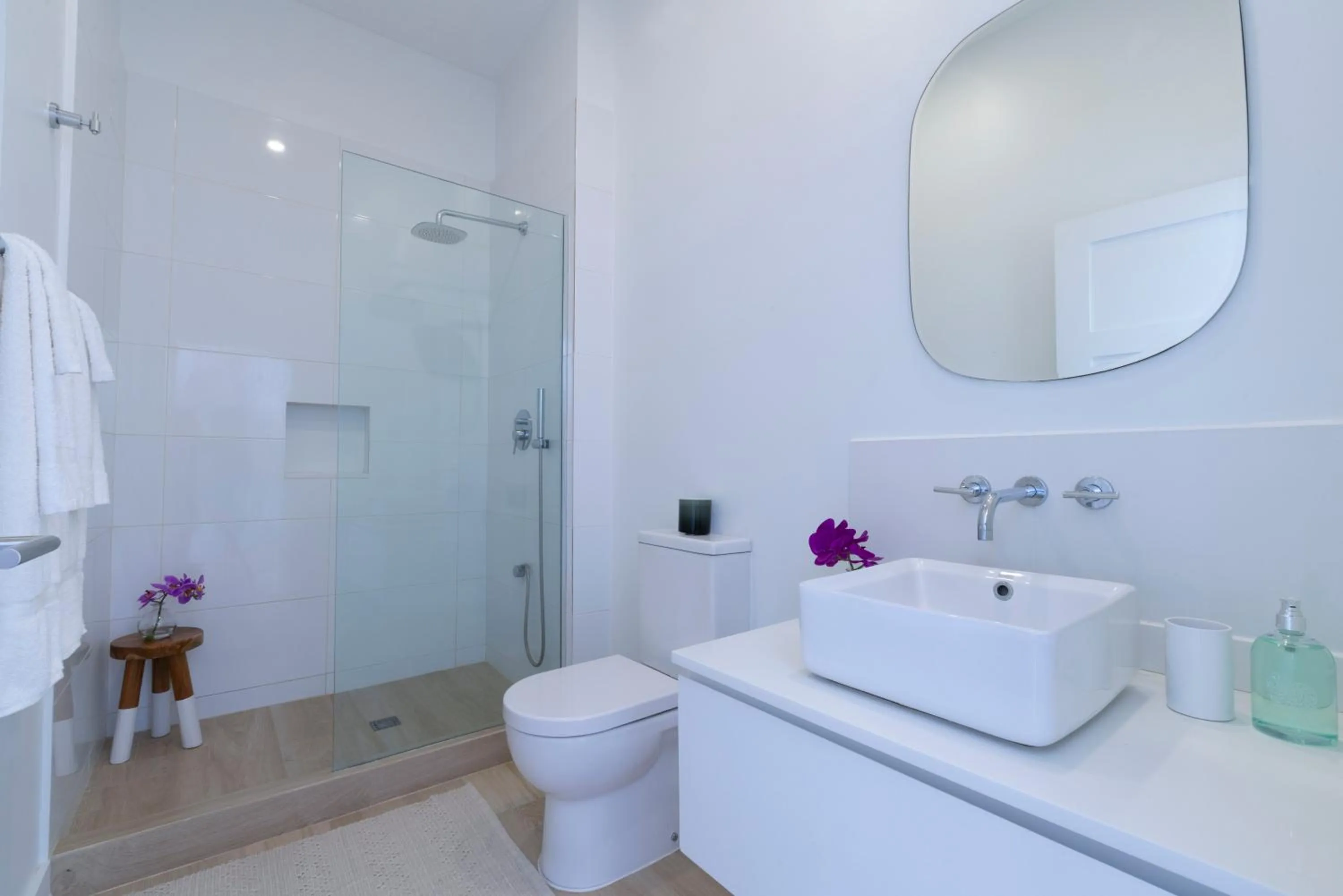 Shower in Mullins Grove