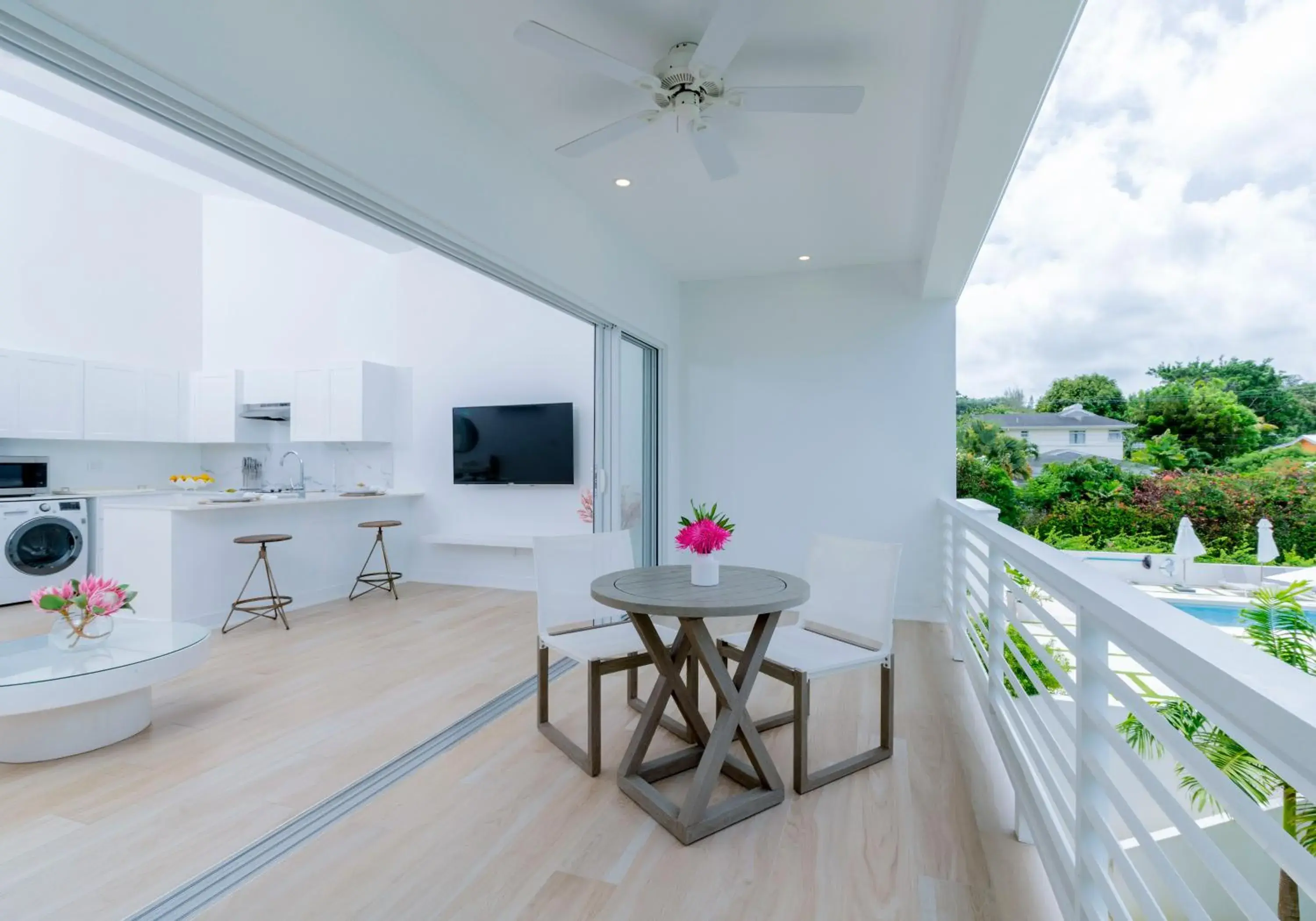 Apartment with Pool View in Mullins Grove Apartment with Pool View in Mullins Grove