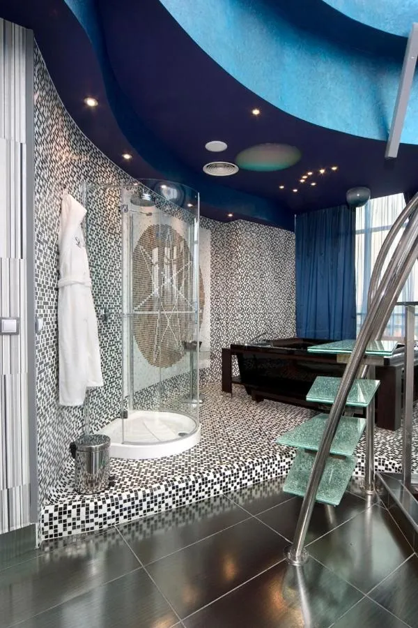 Bath in Diplomat Plaza Hotel & Resort