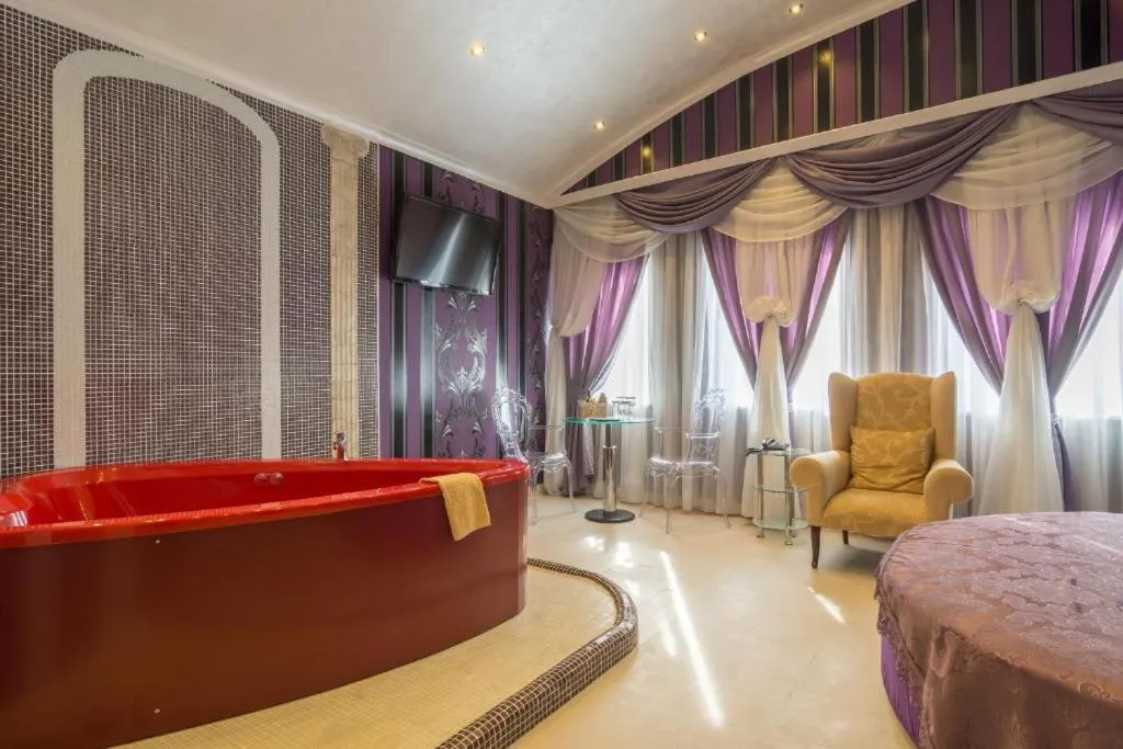 Diplomat Plaza Hotel & Resort