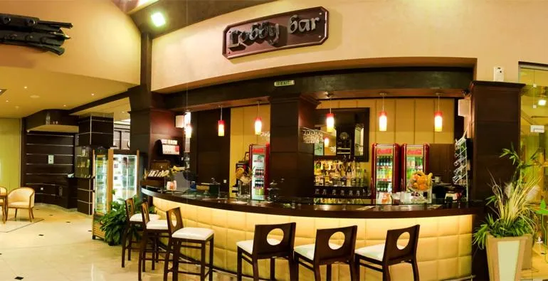 Lounge or bar in Diplomat Plaza Hotel & Resort