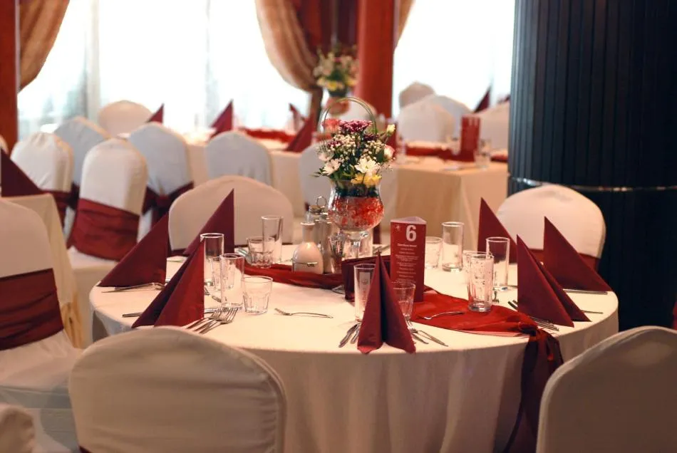 Restaurant/places to eat in Diplomat Plaza Hotel & Resort