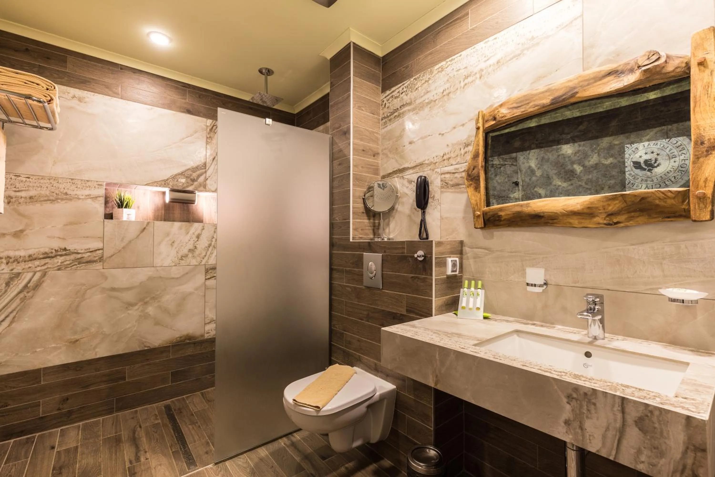 Diplomat Plaza Hotel & Resort