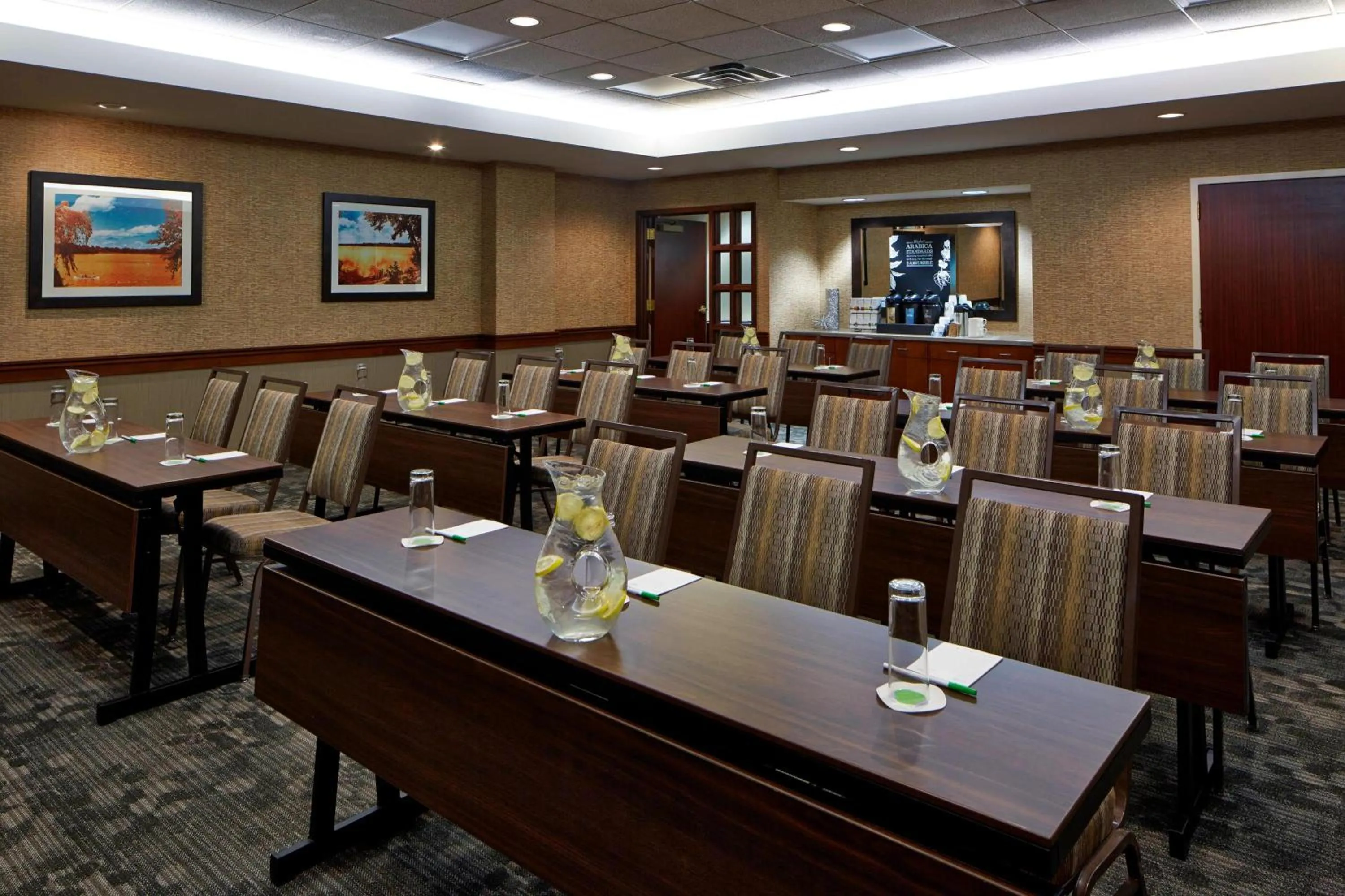 Meeting/conference room in Courtyard by Marriott Bloomington Mall of America