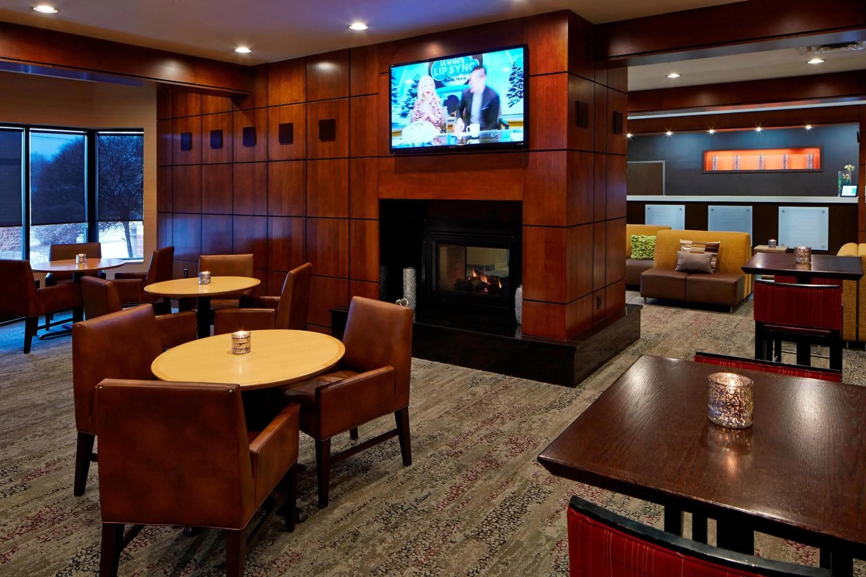 Lounge or bar in Courtyard by Marriott Bloomington Mall of America