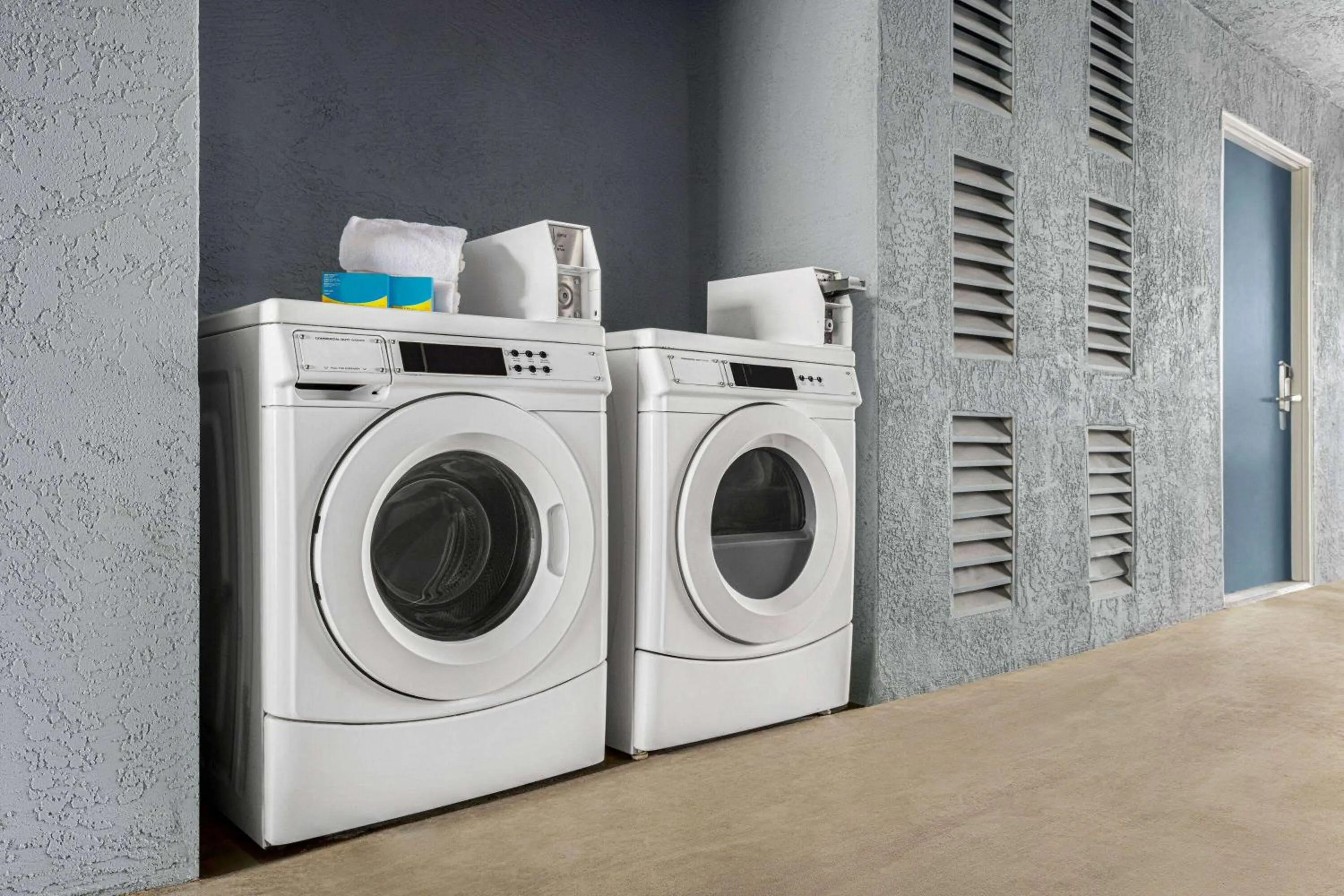 laundry in Super 8 by Wyndham Lindsay Olive Tree