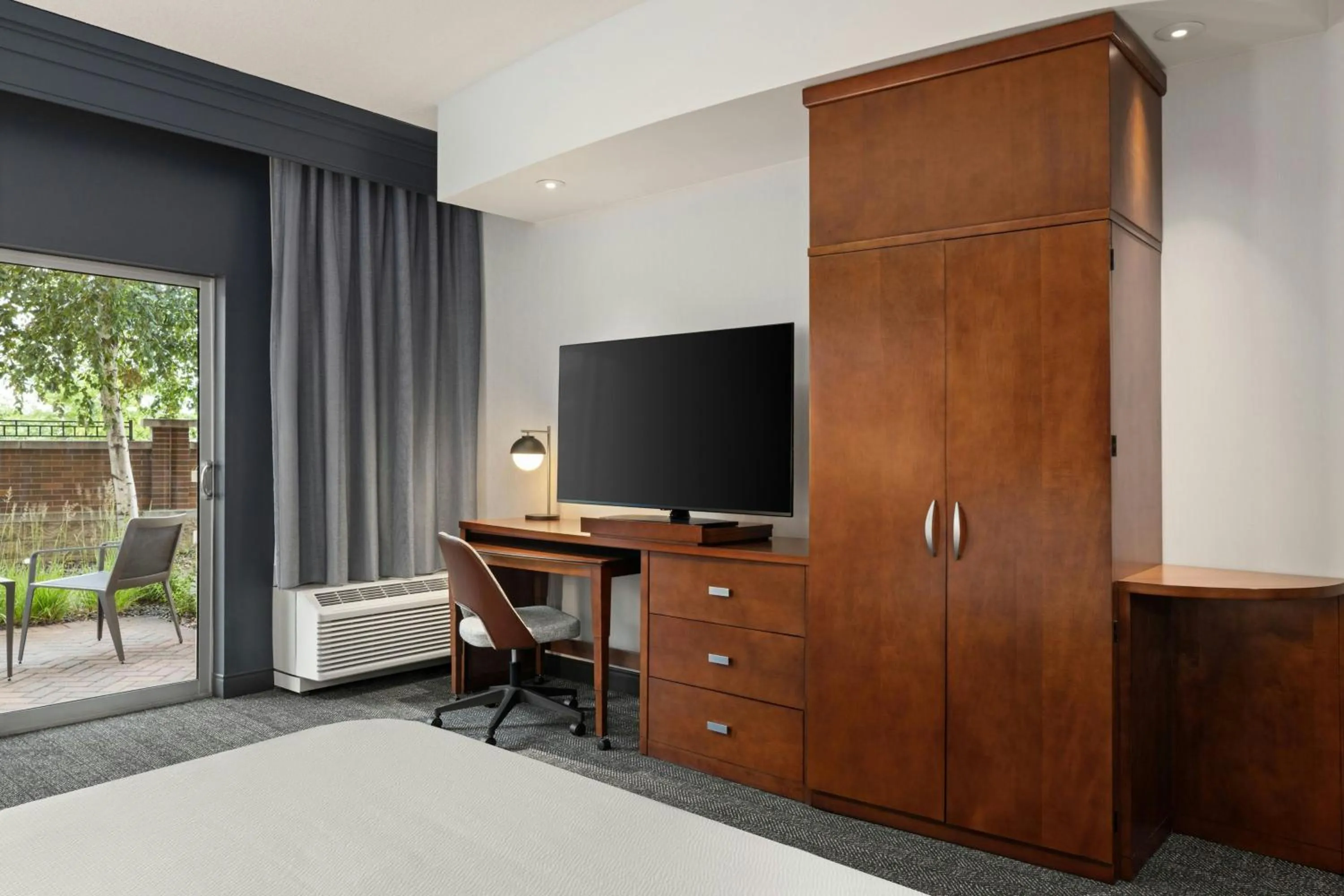 Photo of the whole room in Courtyard Minneapolis Maple Grove Arbor Lakes