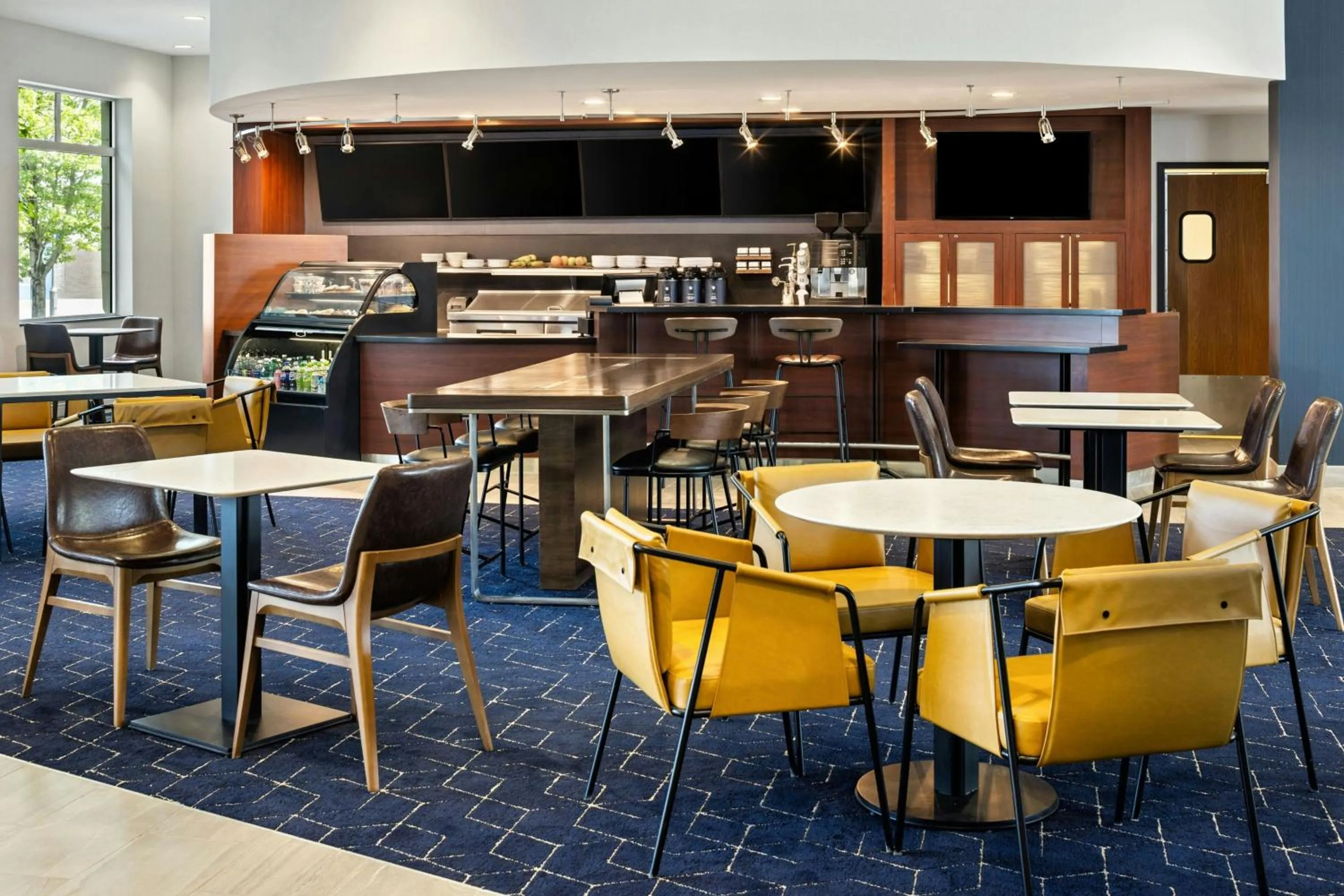 Restaurant/places to eat in Courtyard Minneapolis Maple Grove Arbor Lakes