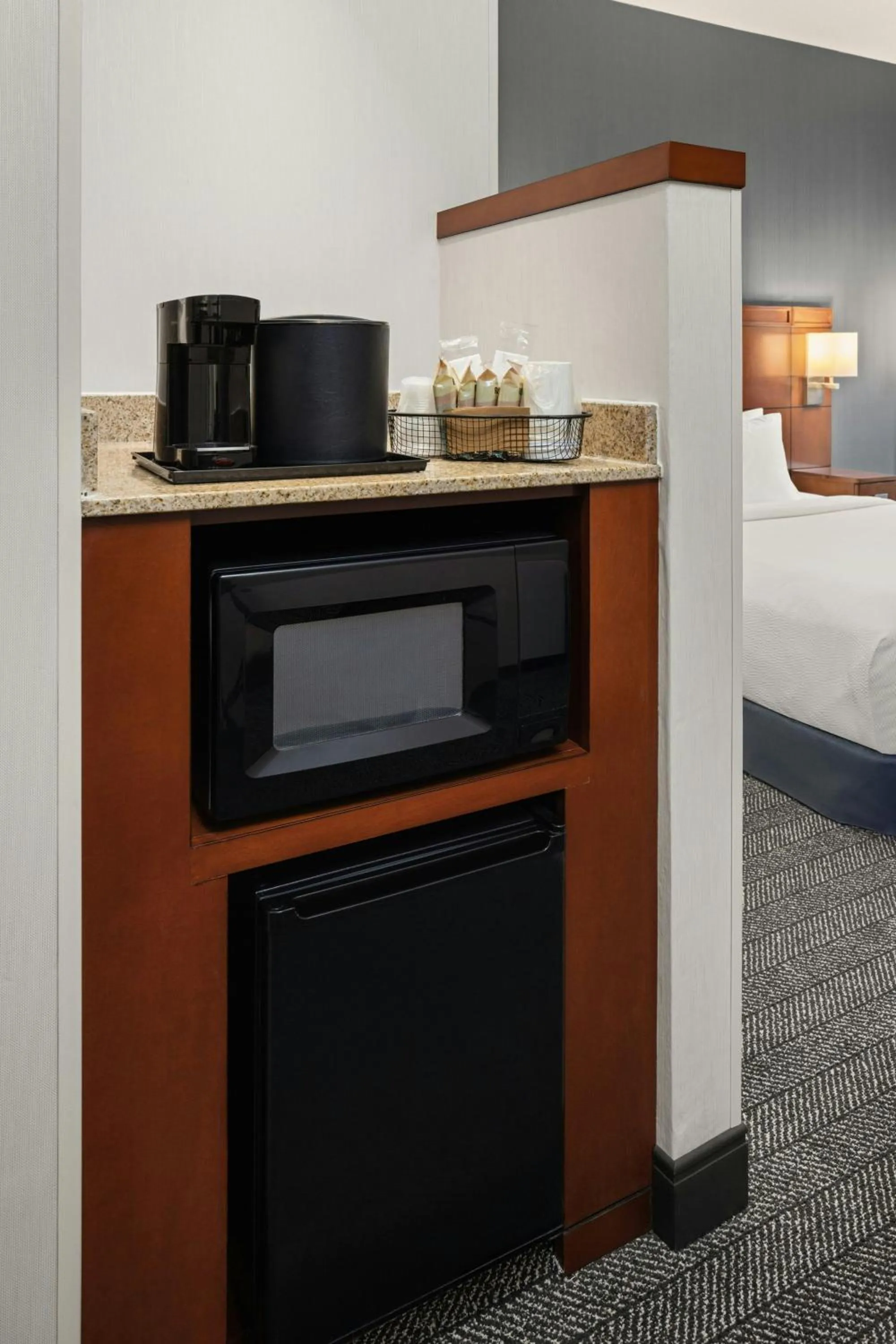 Photo of the whole room in Courtyard Minneapolis Maple Grove Arbor Lakes