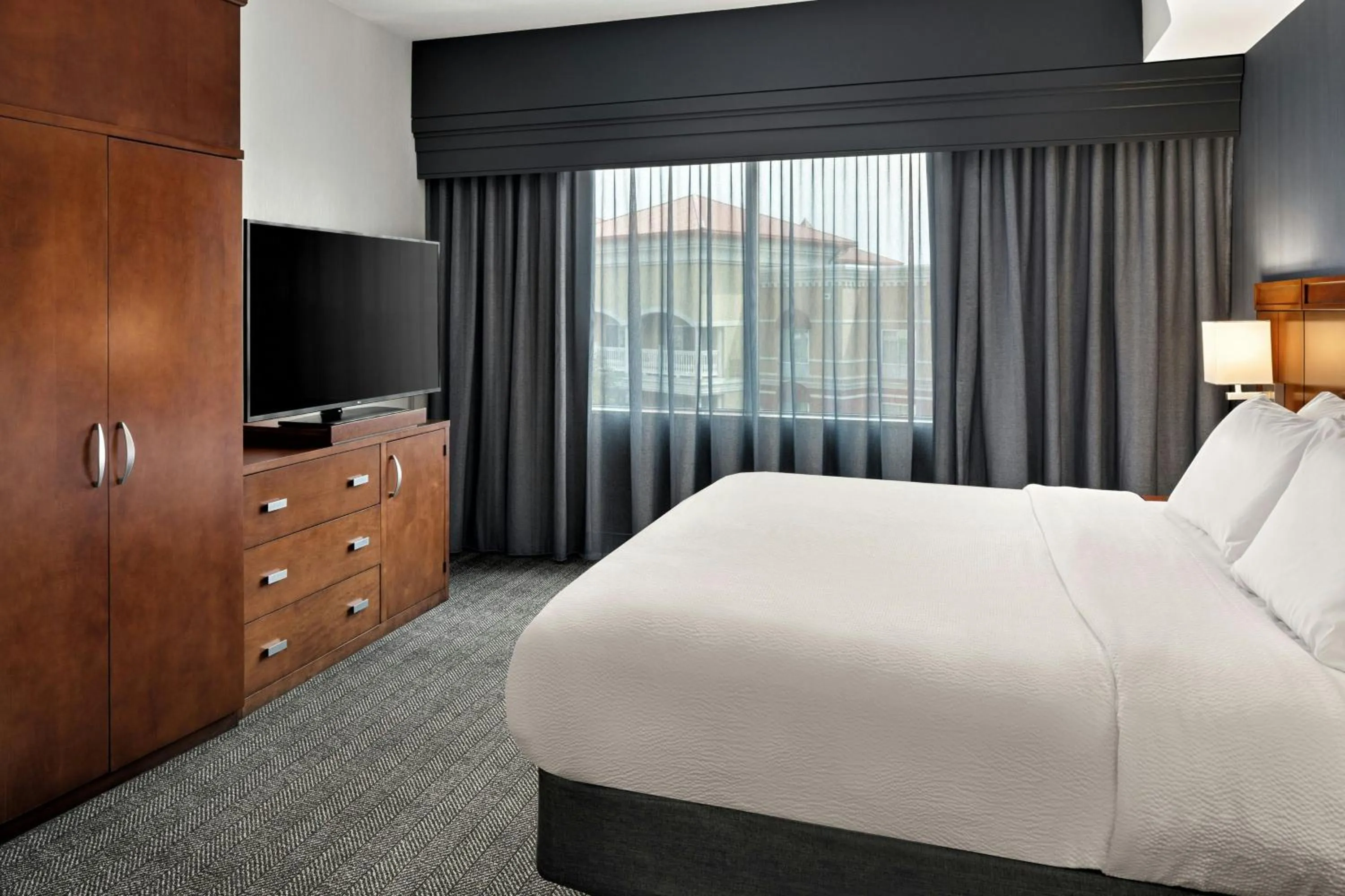 Bedroom, Bed in Courtyard Minneapolis Maple Grove Arbor Lakes