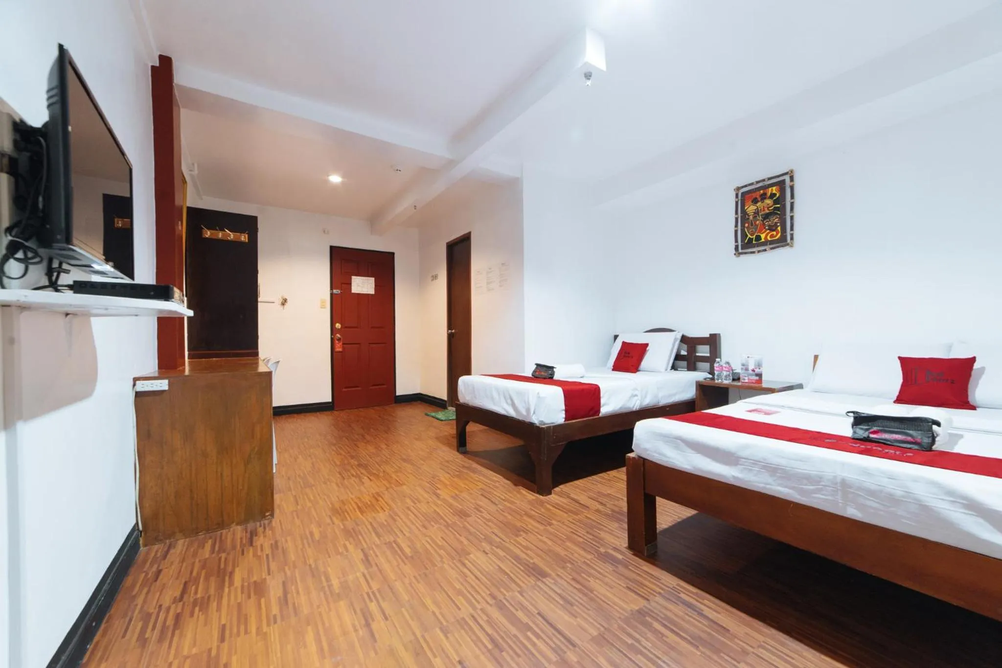 TV and multimedia, Bed in RedDoorz at Nirvana Pension House