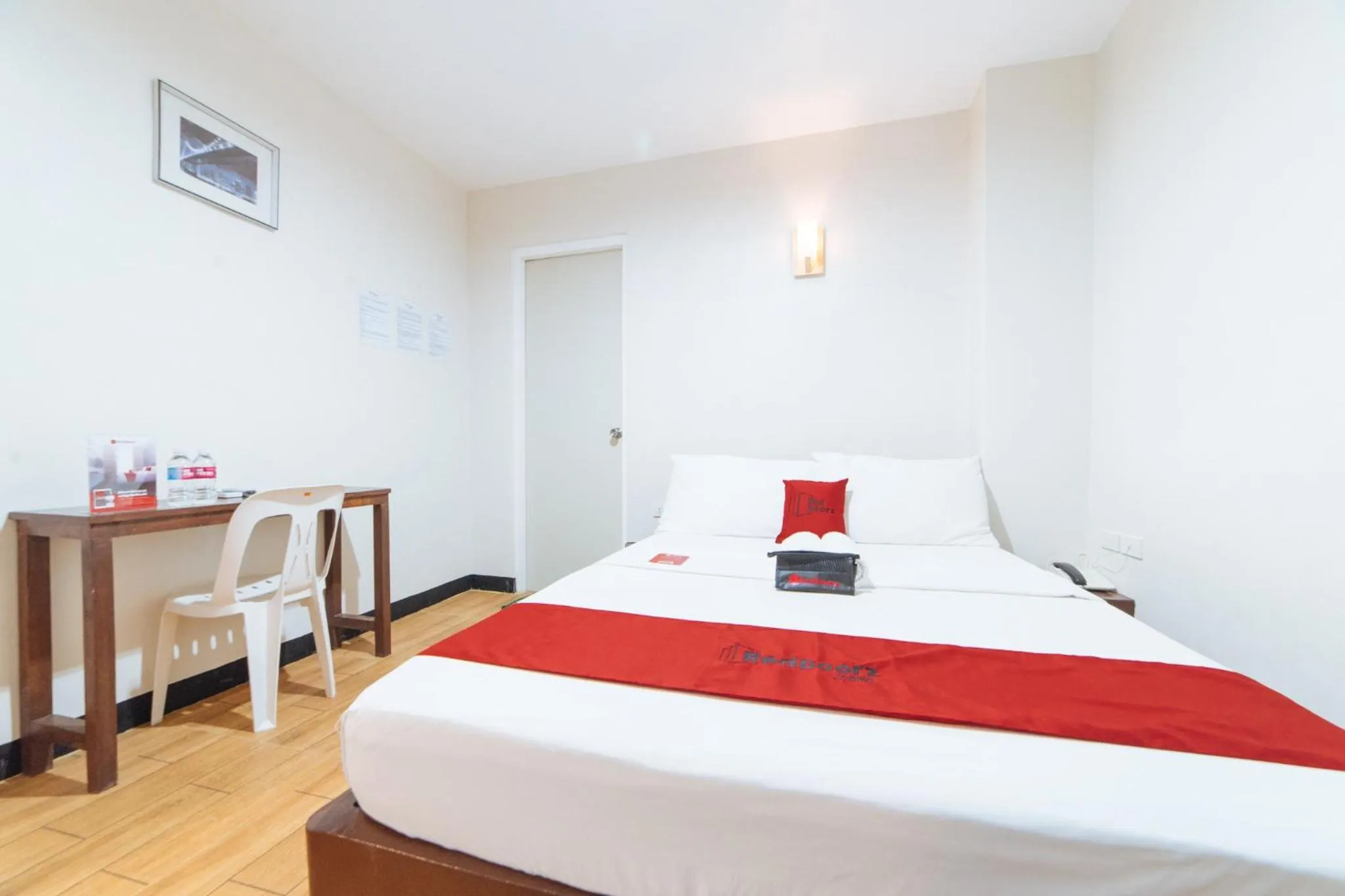 Bed in RedDoorz at Nirvana Pension House