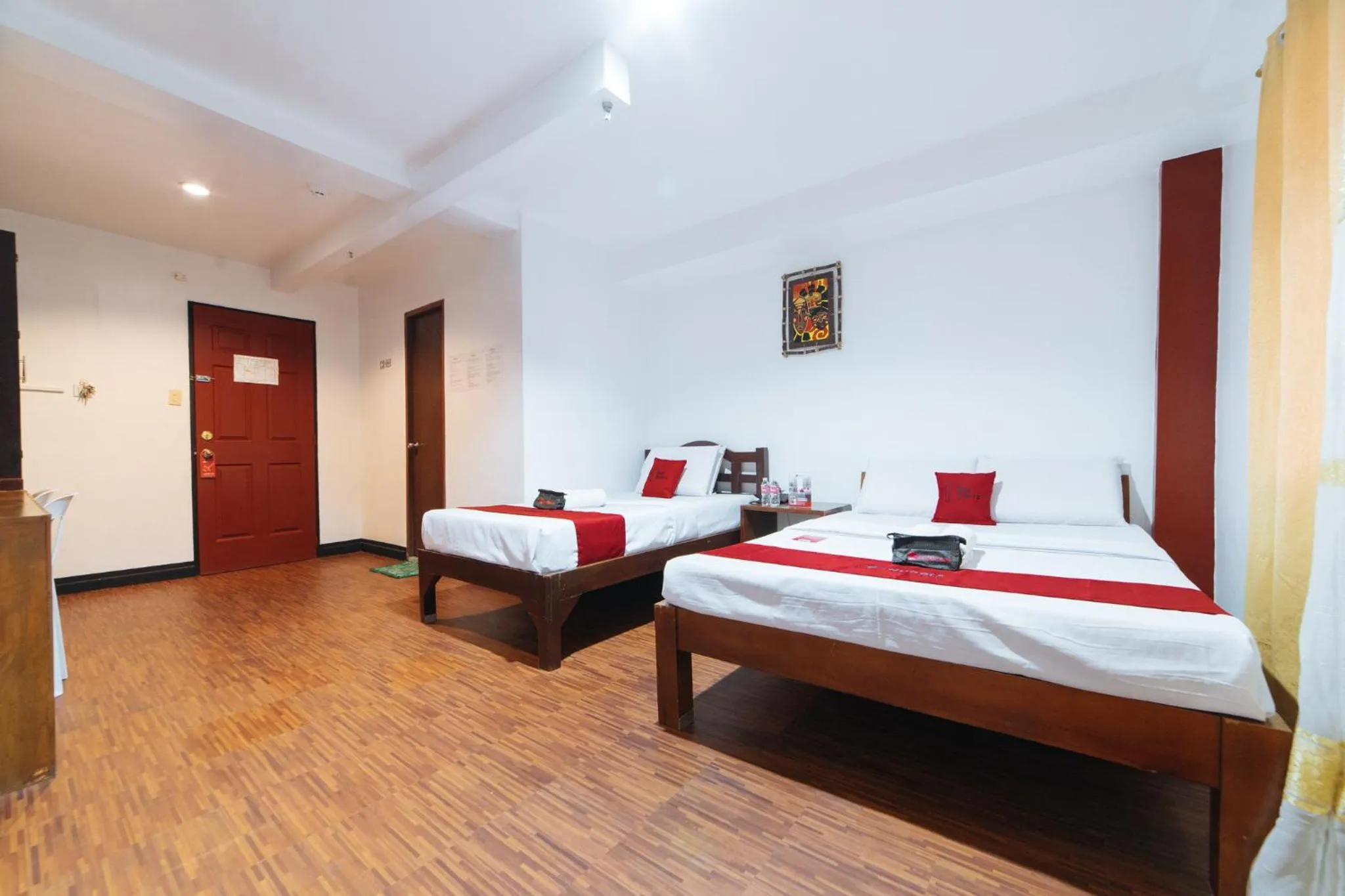 Photo of the whole room, Bed in RedDoorz at Nirvana Pension House