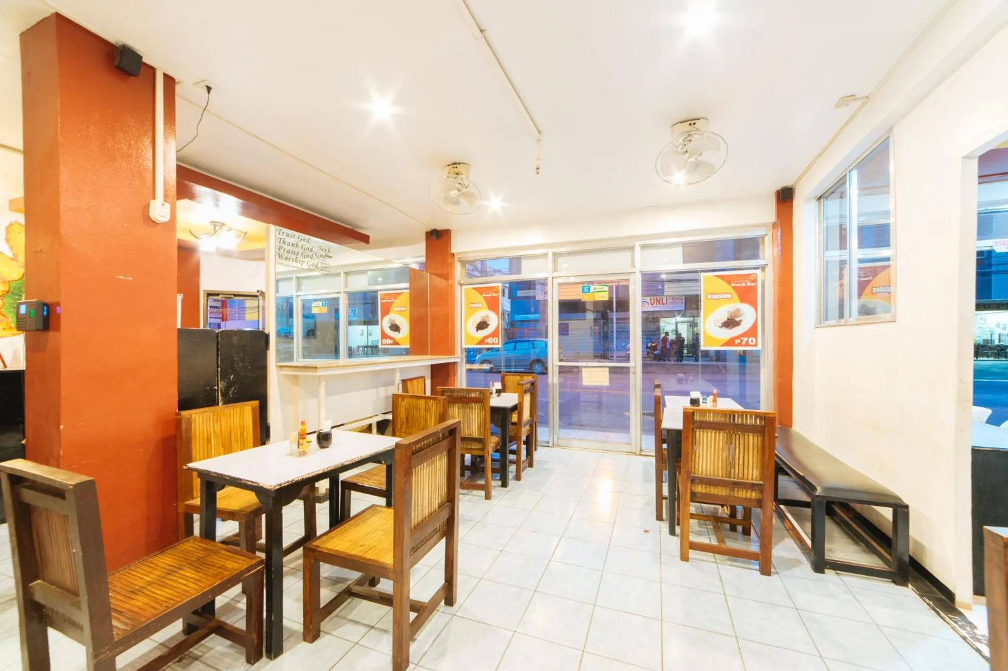 Restaurant/places to eat in RedDoorz at Nirvana Pension House