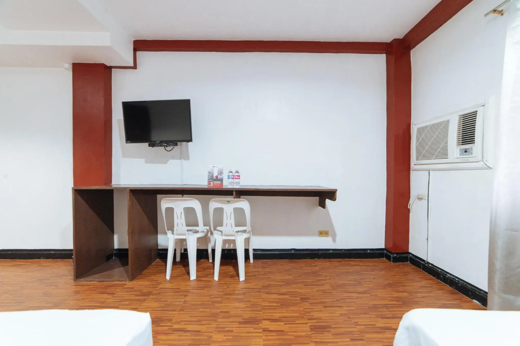 Bed in RedDoorz at Nirvana Pension House