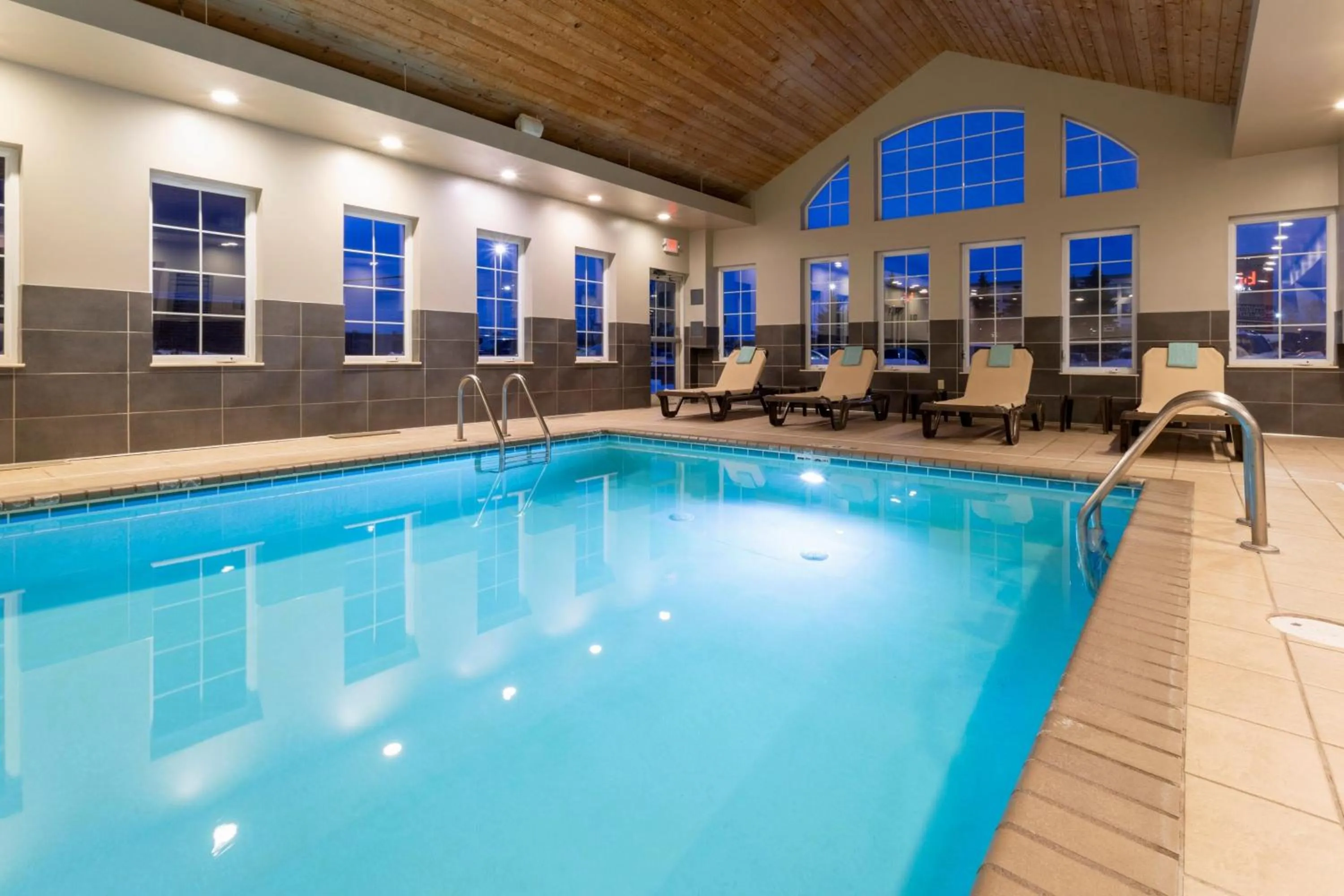 Swimming pool in Residence Inn Minneapolis St. Paul/Roseville
