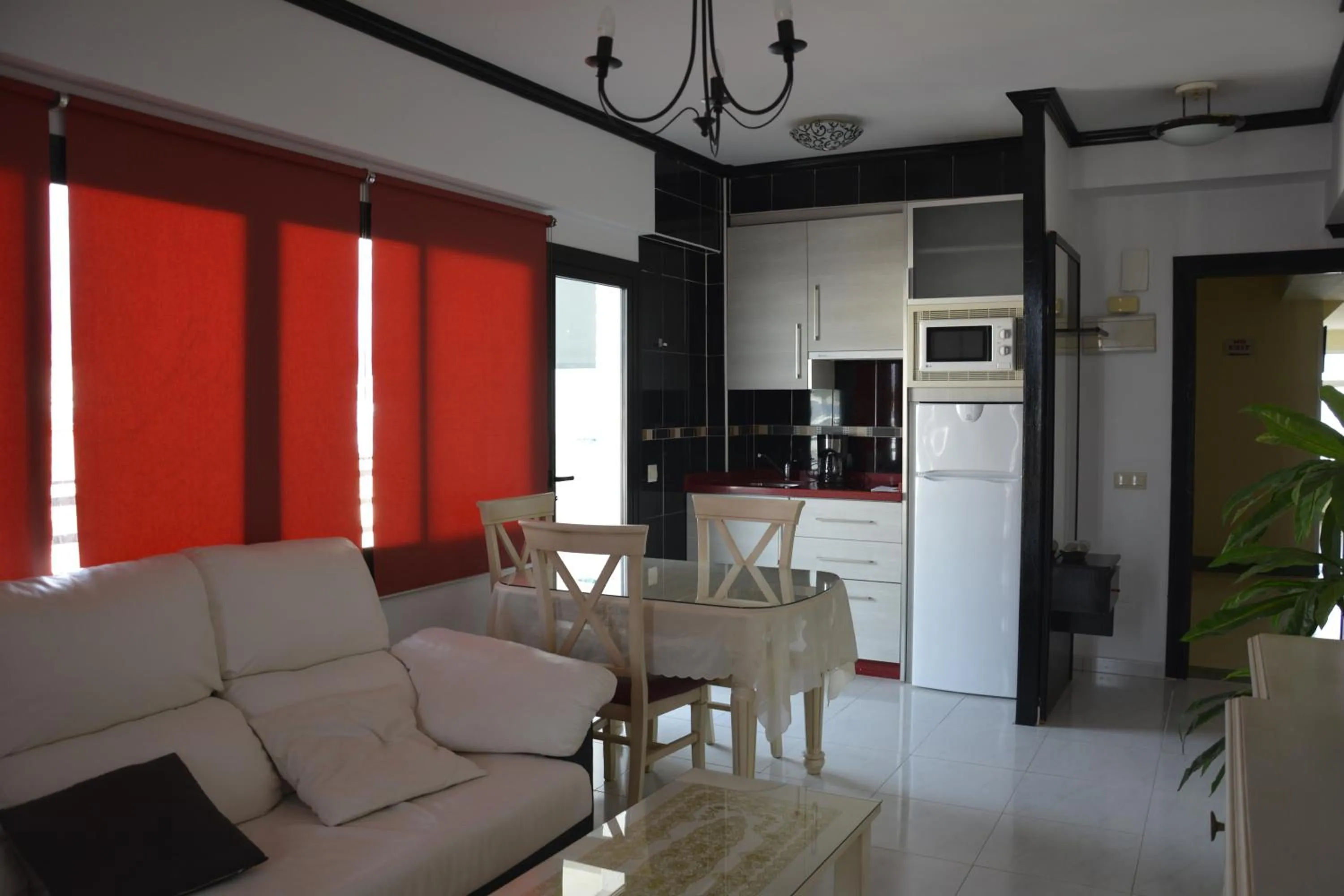 Kitchen or kitchenette in Apartamentos Mediterraneo