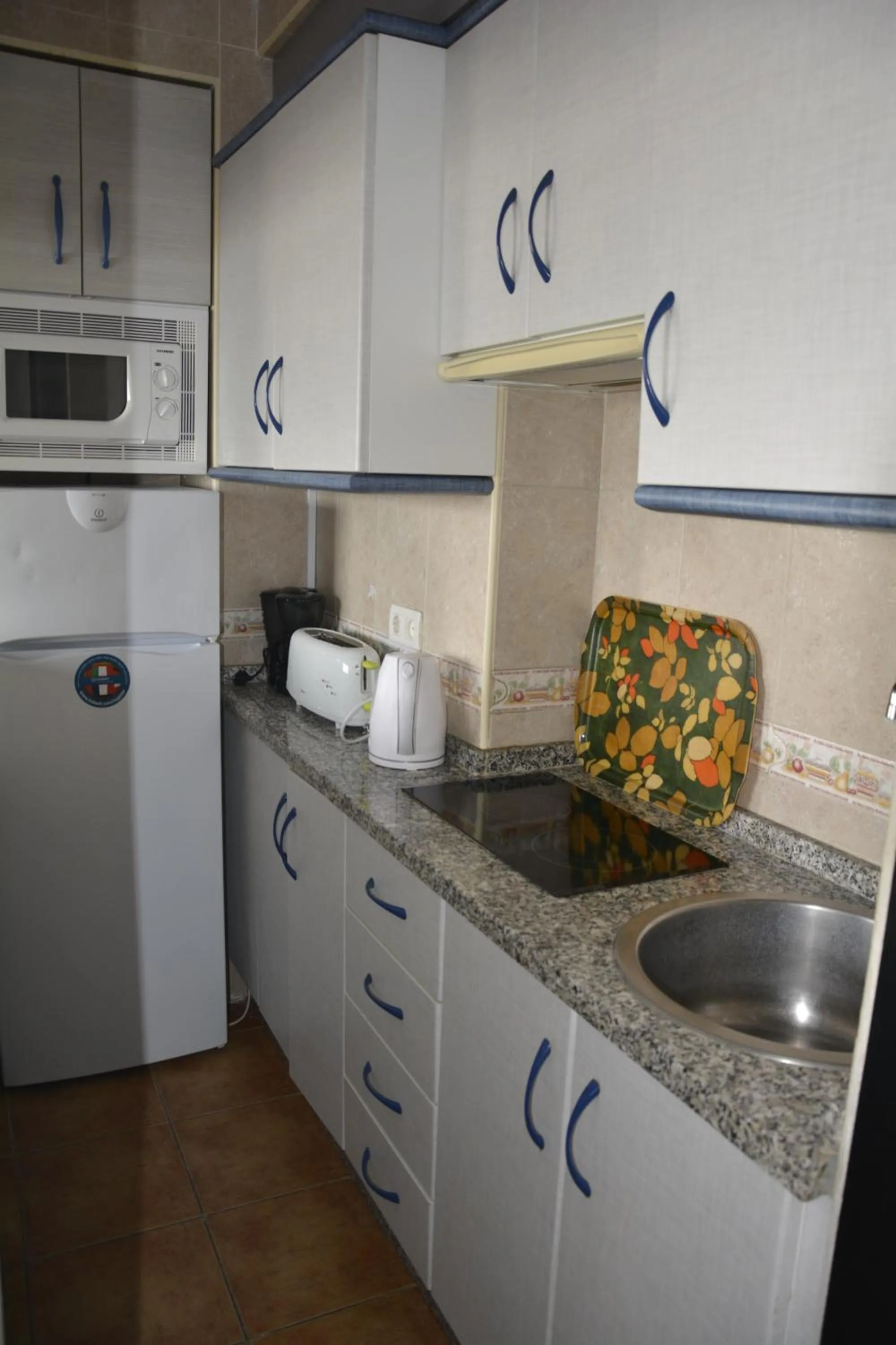 Kitchen or kitchenette in Apartamentos Mediterraneo