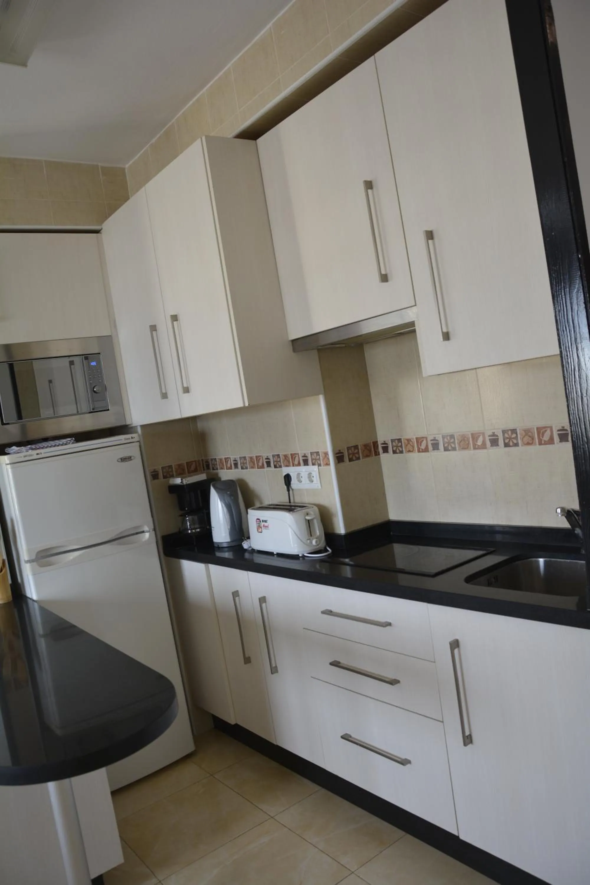 Kitchen or kitchenette in Apartamentos Mediterraneo