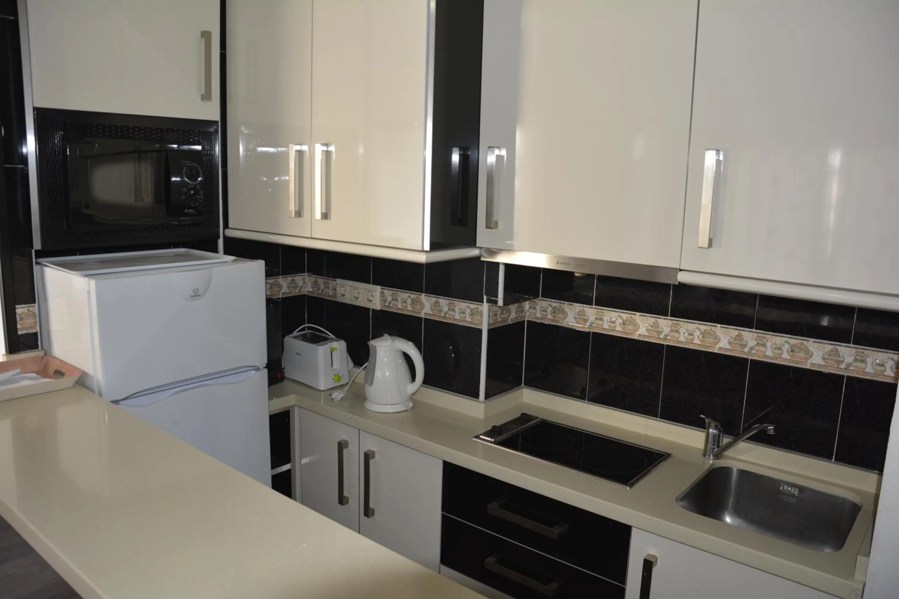 Kitchen or kitchenette in Apartamentos Mediterraneo