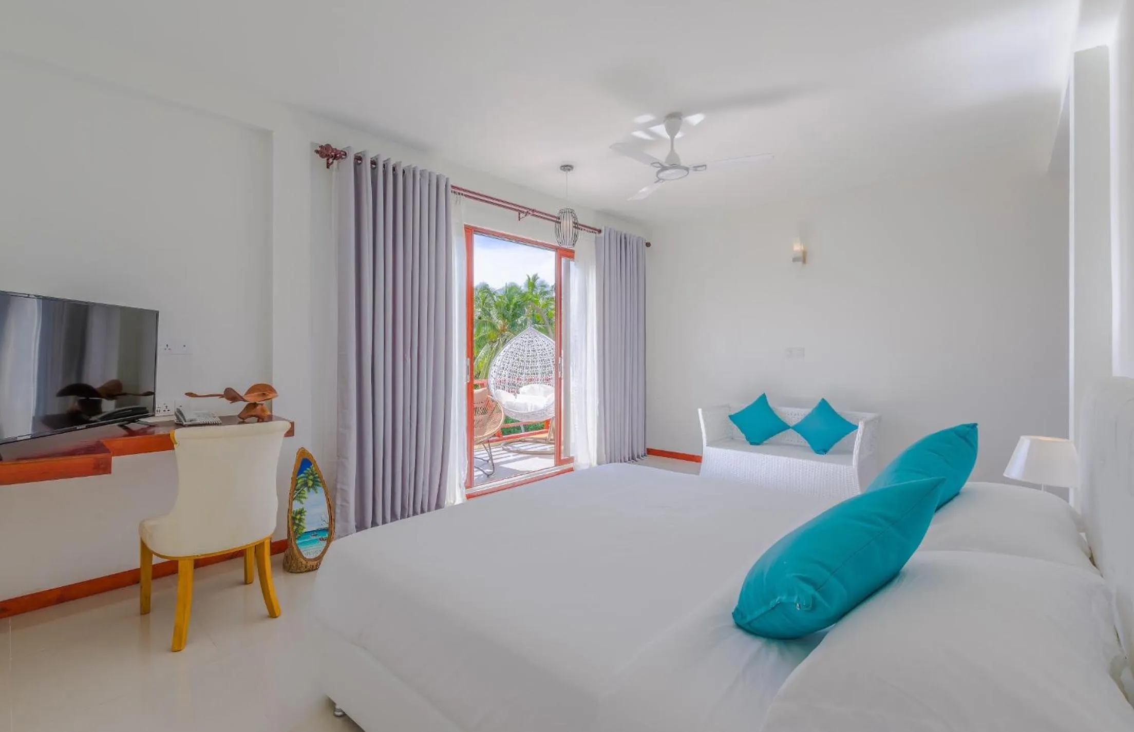 Sea view, Bed in White Sand Dhigurah
