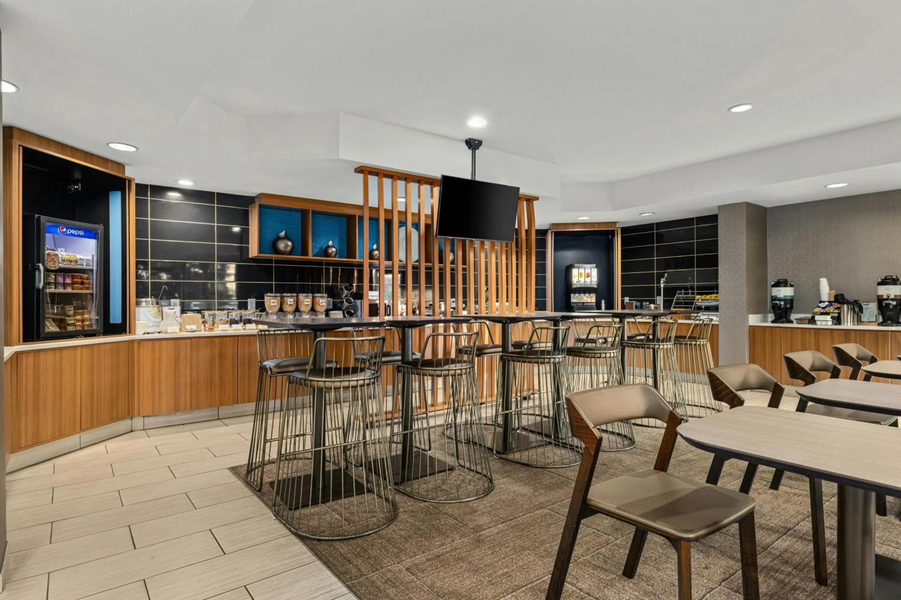 Breakfast in SpringHill Suites Minneapolis West St. Louis Park