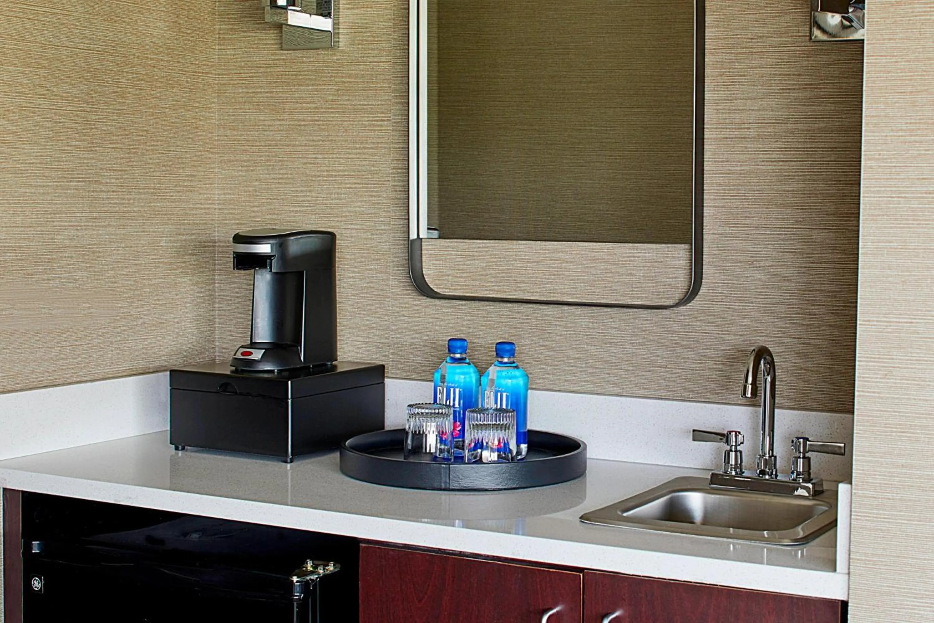 Lounge or bar in Minneapolis Marriott West