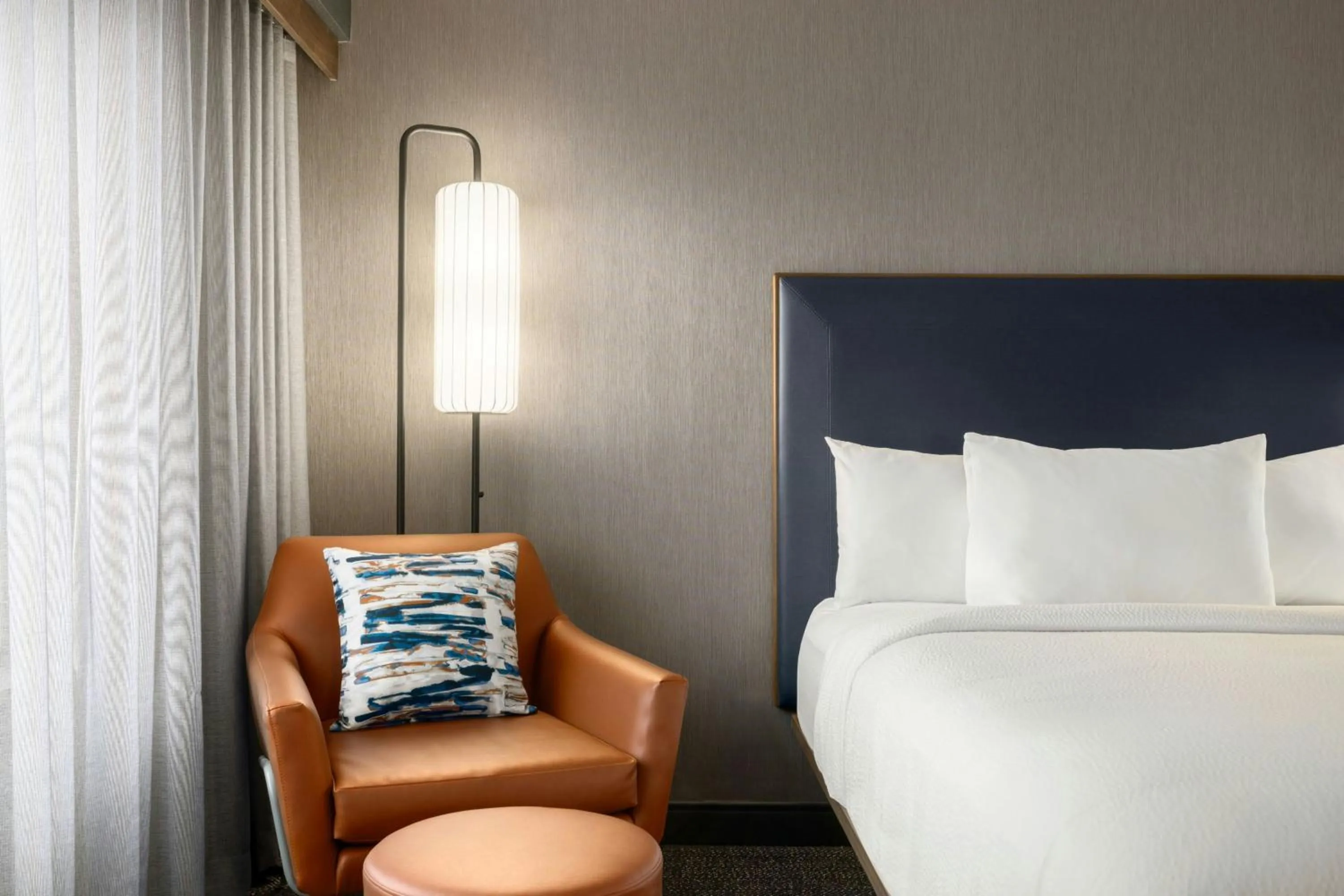 Photo of the whole room, Bed in Courtyard by Marriott Kokomo