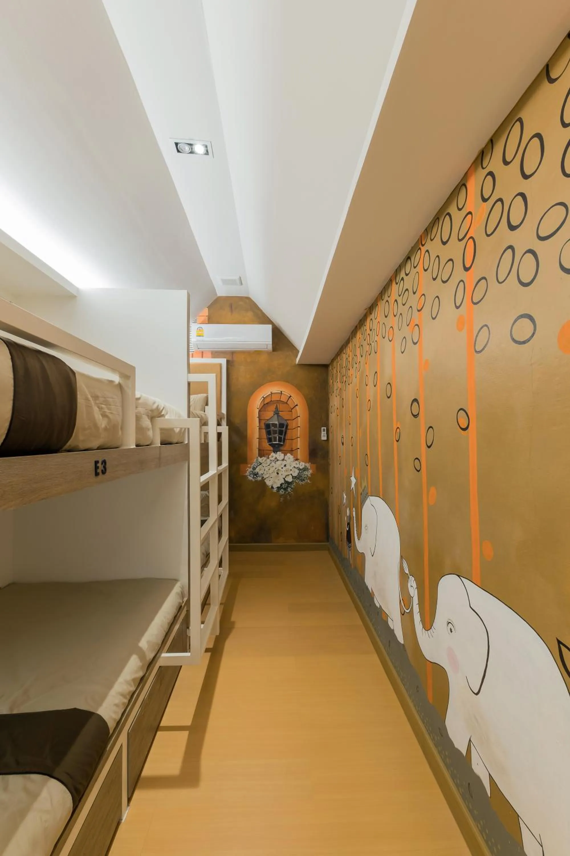 Photo of the whole room, Bed in Chiangmai Midpoint Activity Hostel