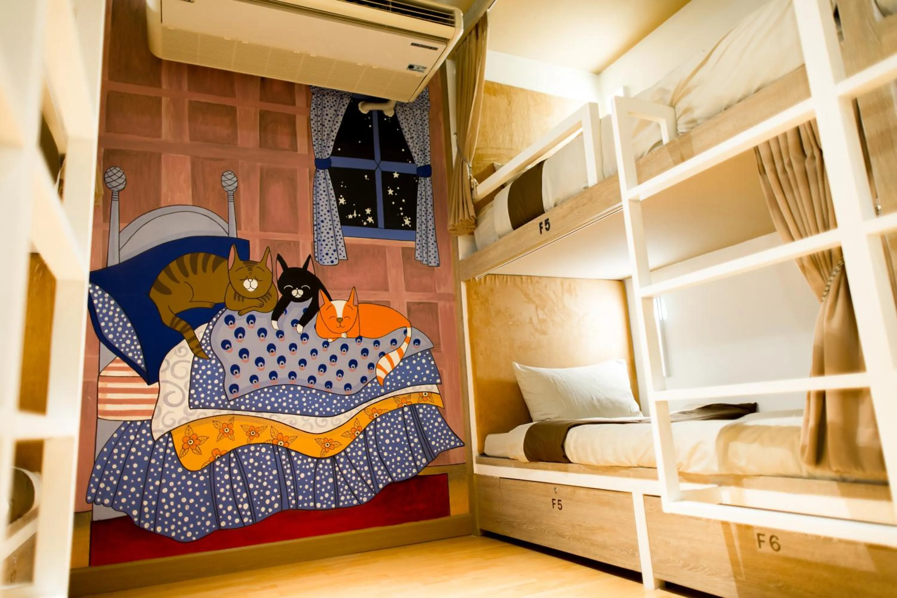 Photo of the whole room, Bed in Chiangmai Midpoint Activity Hostel