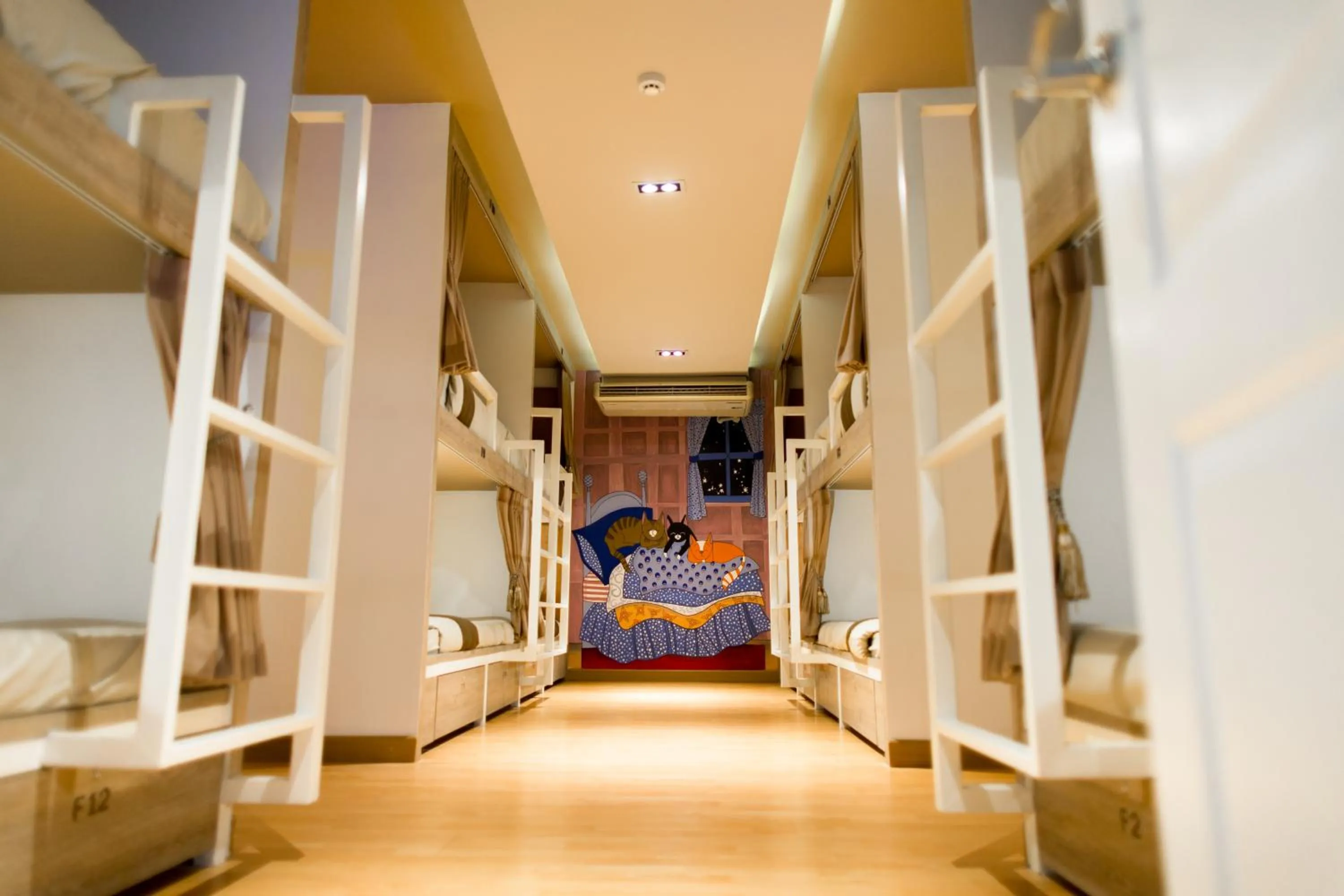 Photo of the whole room, Bed in Chiangmai Midpoint Activity Hostel